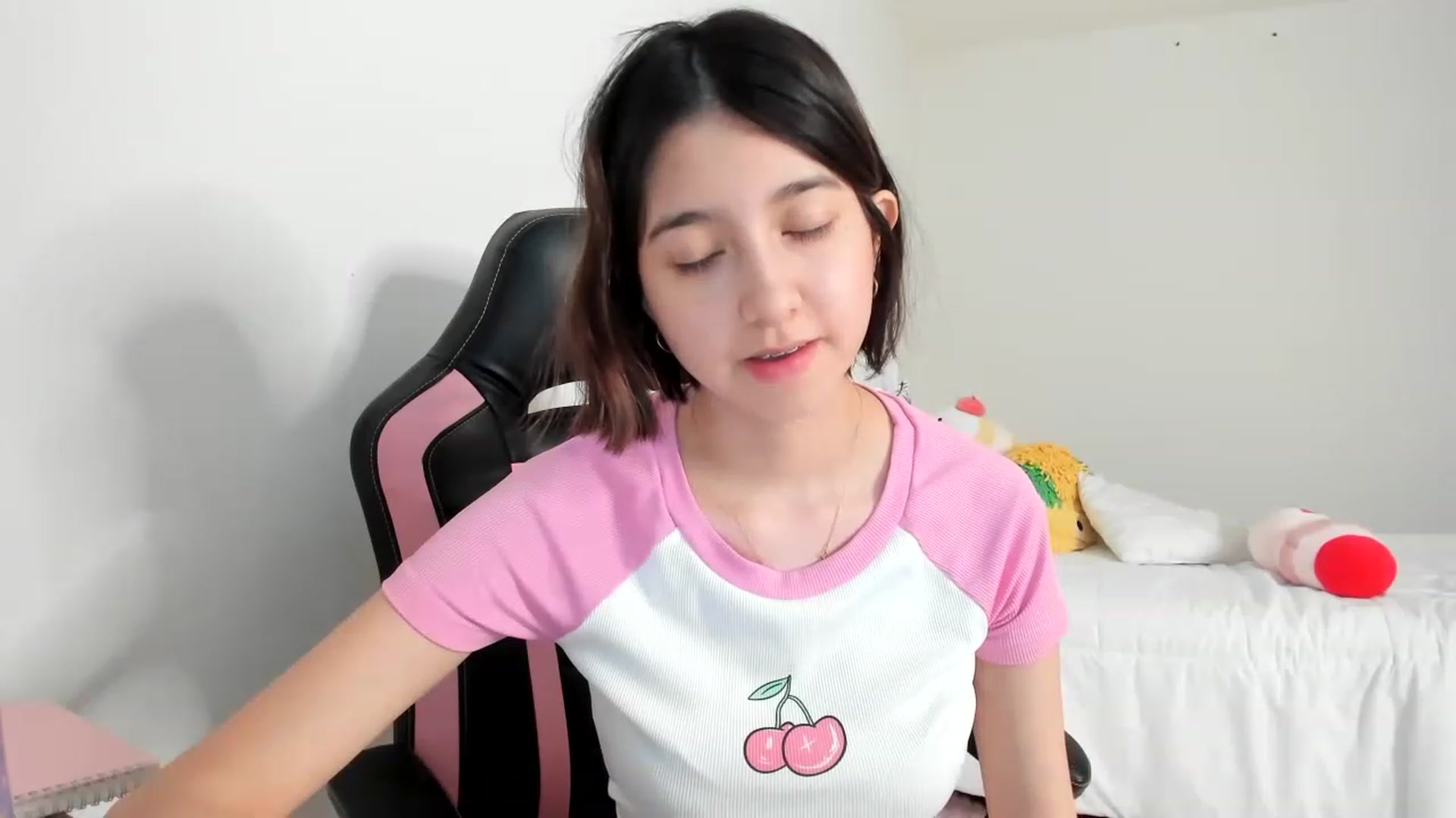 Gallery image thumbnail from Cherrycute666's myfreecams stream on, 03/04/2023, 06:35 image 10 of 20