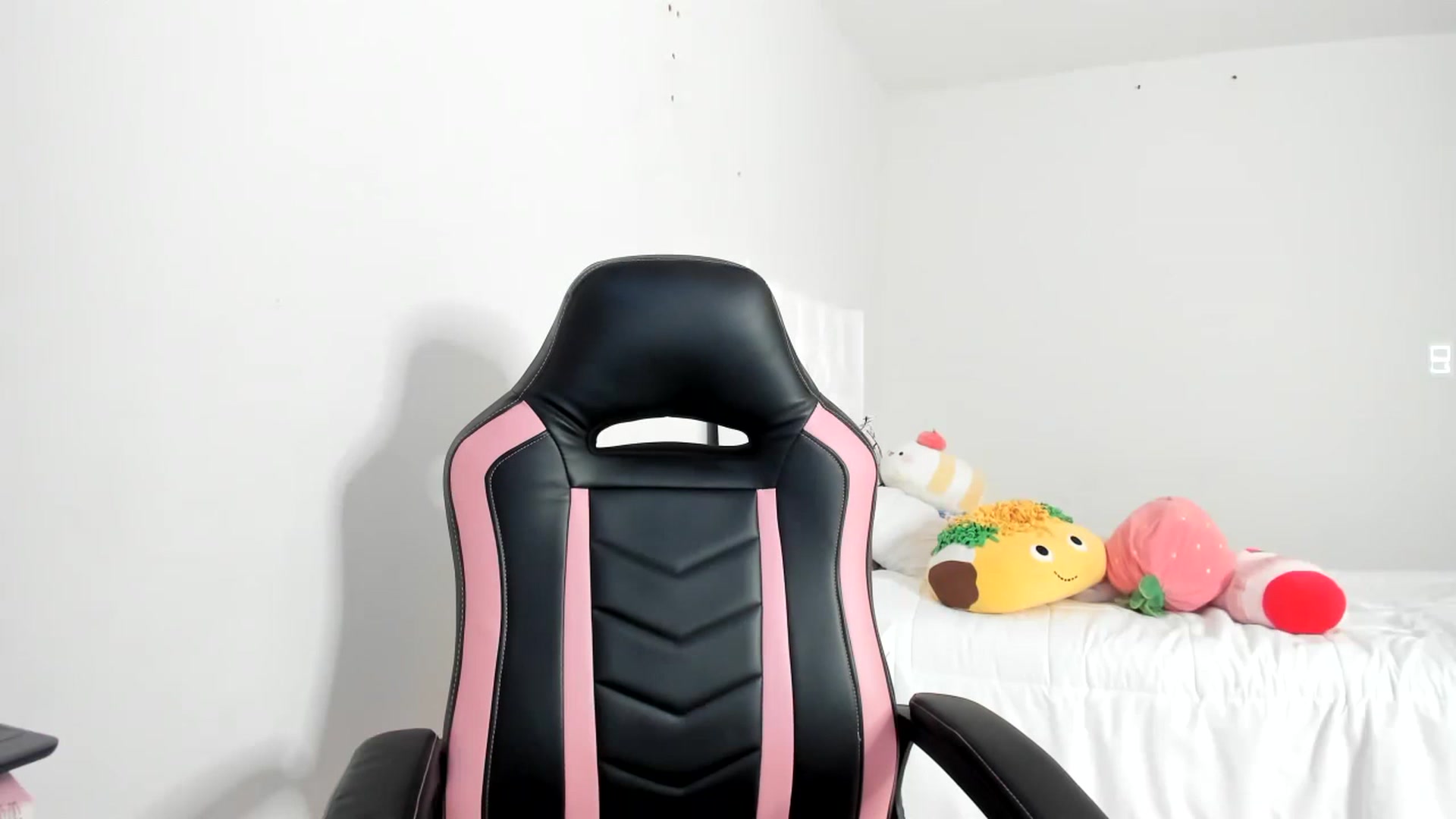 Gallery image thumbnail from Cherrycute666's myfreecams stream on, 03/04/2023, 06:55 image 16 of 20