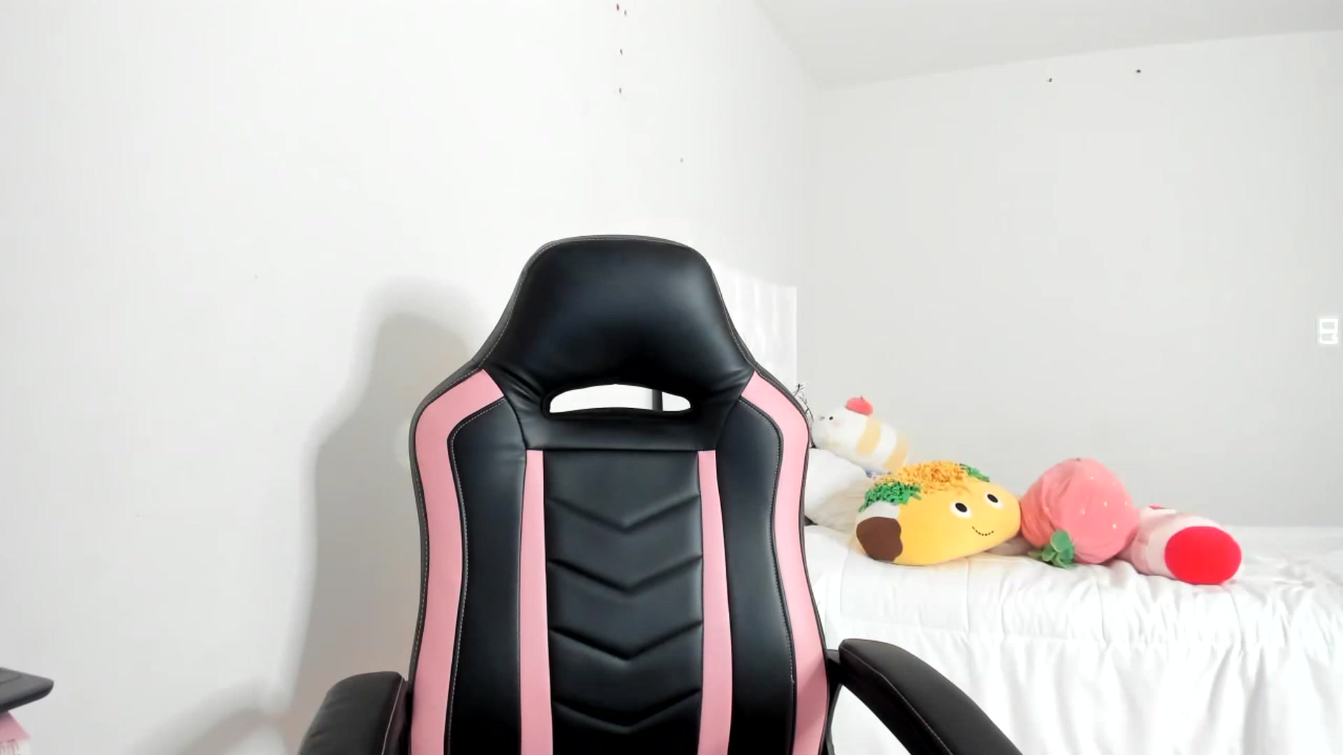 Gallery image thumbnail from Cherrycute666's myfreecams stream on, 03/04/2023, 06:55 image 18 of 20