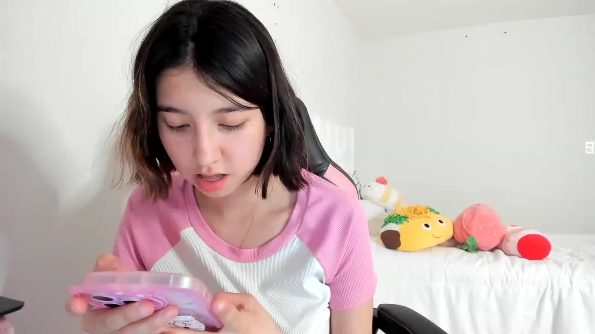 Gallery image thumbnail from Cherrycute666's myfreecams stream on, 03/04/2023, 06:55 image 8 of 20
