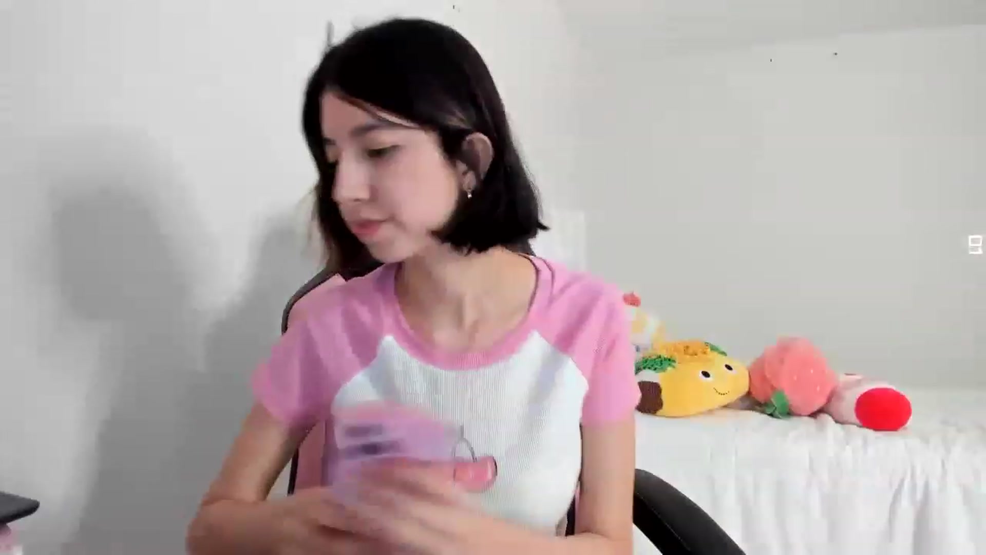 Gallery image thumbnail from Cherrycute666's myfreecams stream on, 03/04/2023, 06:55 image 13 of 20