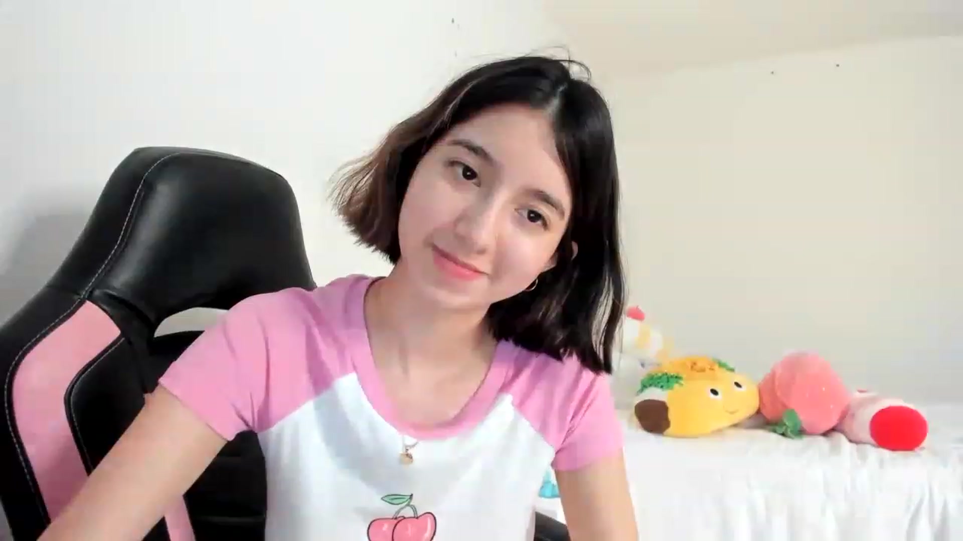 Gallery image thumbnail from Cherrycute666's myfreecams stream on, 03/04/2023, 06:55 image 2 of 20