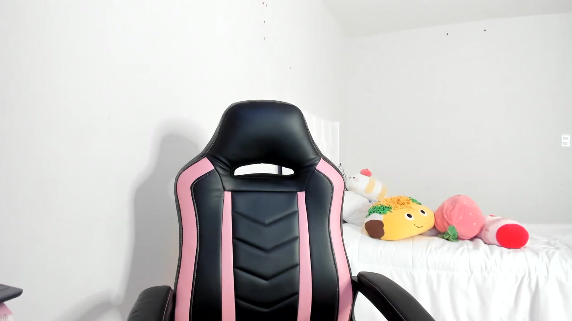 Gallery image thumbnail from Cherrycute666's myfreecams stream on, 03/04/2023, 06:55 image 17 of 20