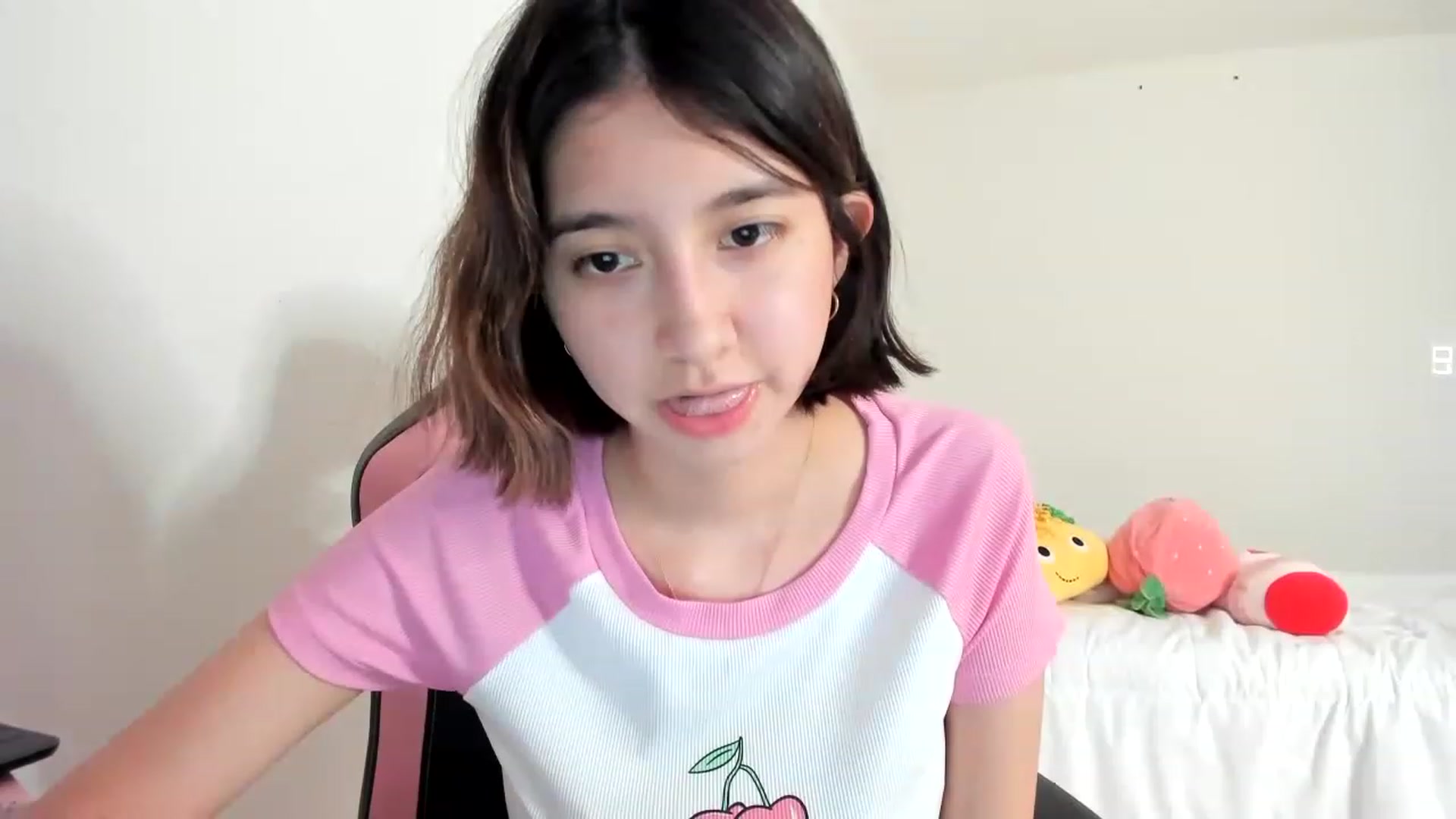 Gallery image thumbnail from Cherrycute666's myfreecams stream on, 03/04/2023, 06:55 image 10 of 20