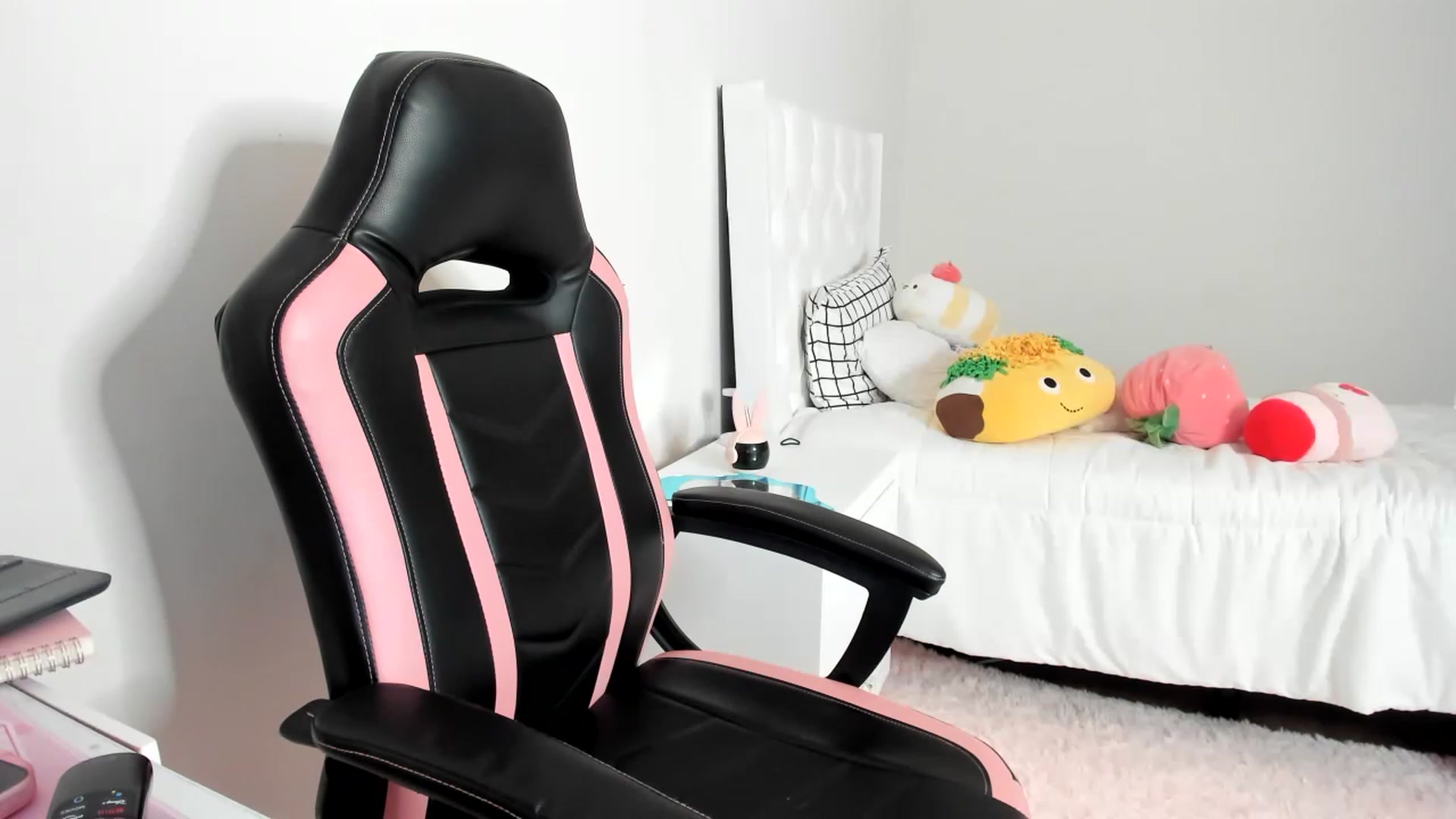 Gallery image thumbnail from Cherrycute666's myfreecams stream on, 03/04/2023, 08:44 image 16 of 20