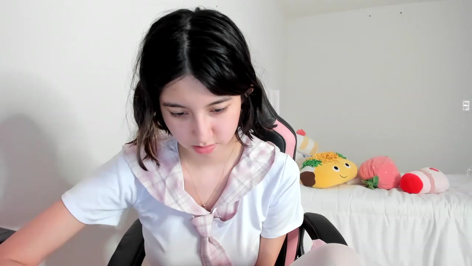 Gallery image thumbnail from Cherrycute666's myfreecams stream on, 03/04/2023, 08:44 image 19 of 20