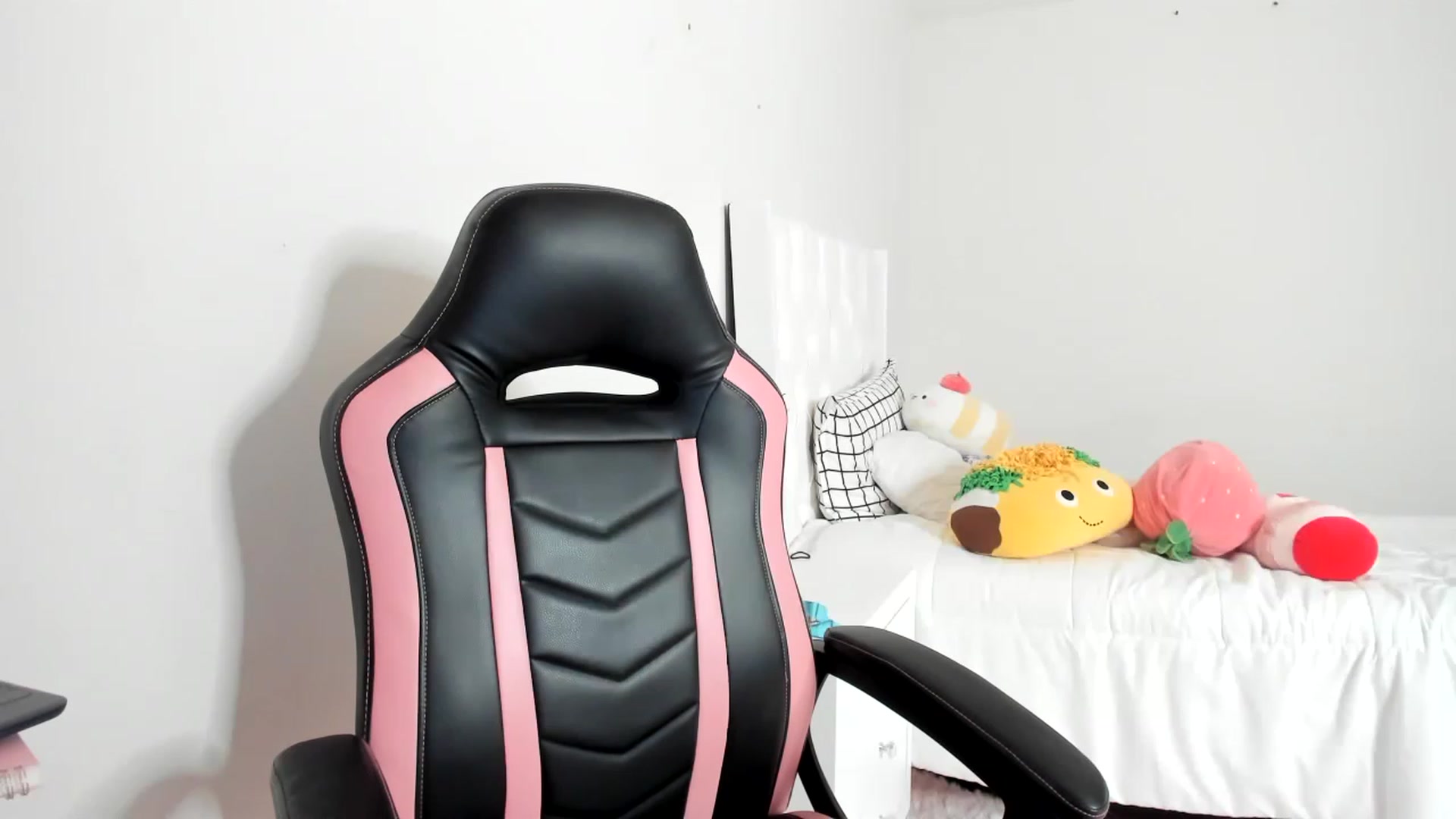 Gallery image thumbnail from Cherrycute666's myfreecams stream on, 03/04/2023, 08:44 image 3 of 20