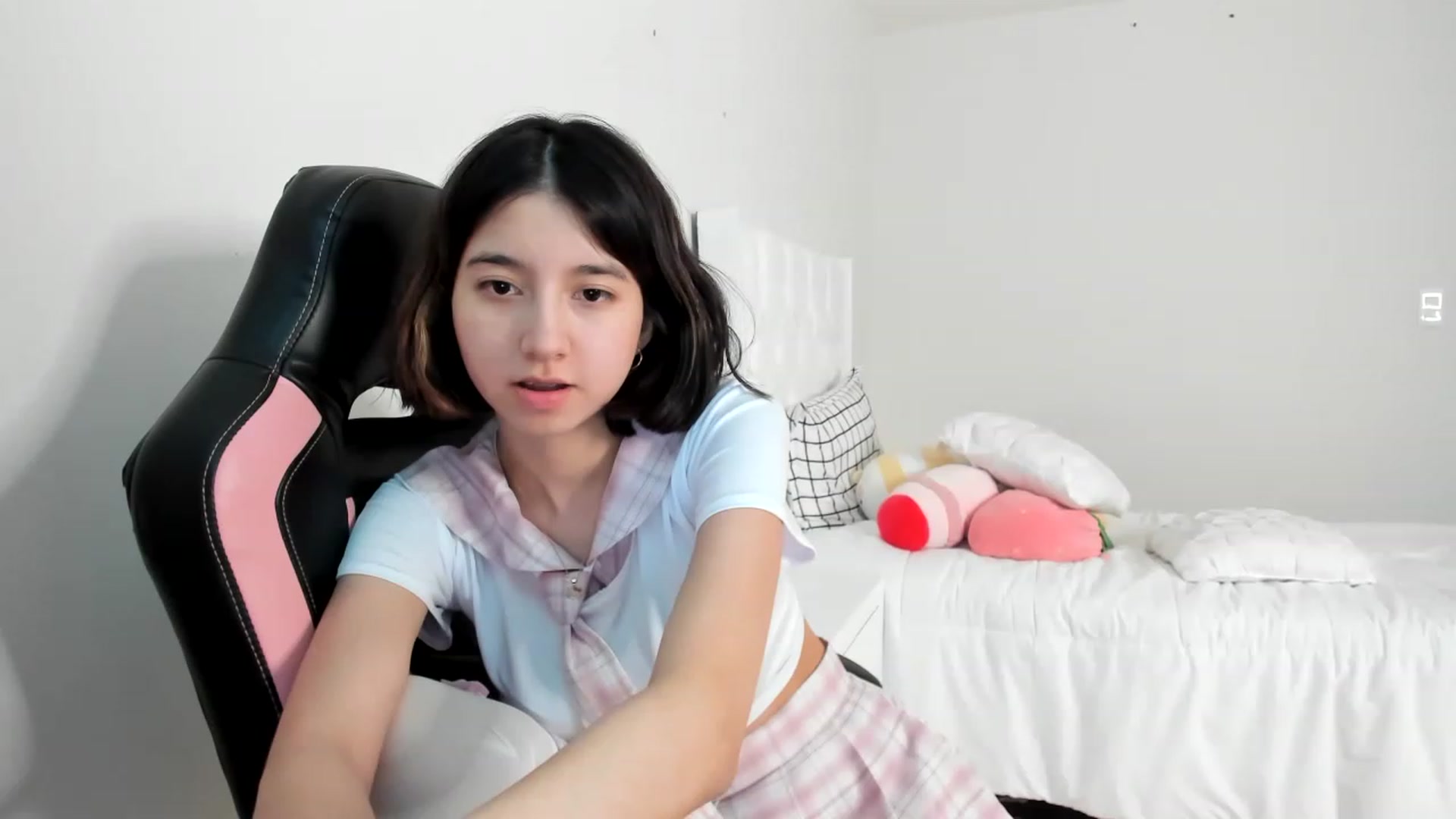 Gallery image thumbnail from Cherrycute666's myfreecams stream on, 03/04/2023, 14:14 image 11 of 20