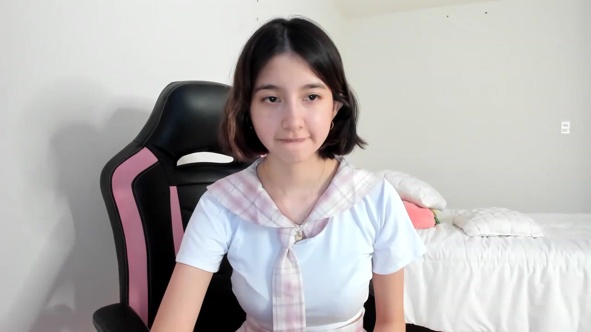Gallery image thumbnail from Cherrycute666's myfreecams stream on, 03/04/2023, 14:14 image 8 of 20