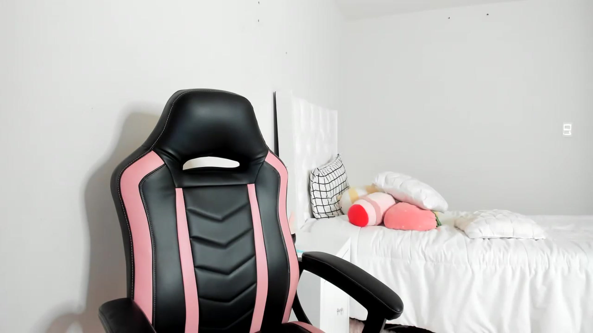 Gallery image thumbnail from Cherrycute666's myfreecams stream on, 03/04/2023, 14:14 image 9 of 20