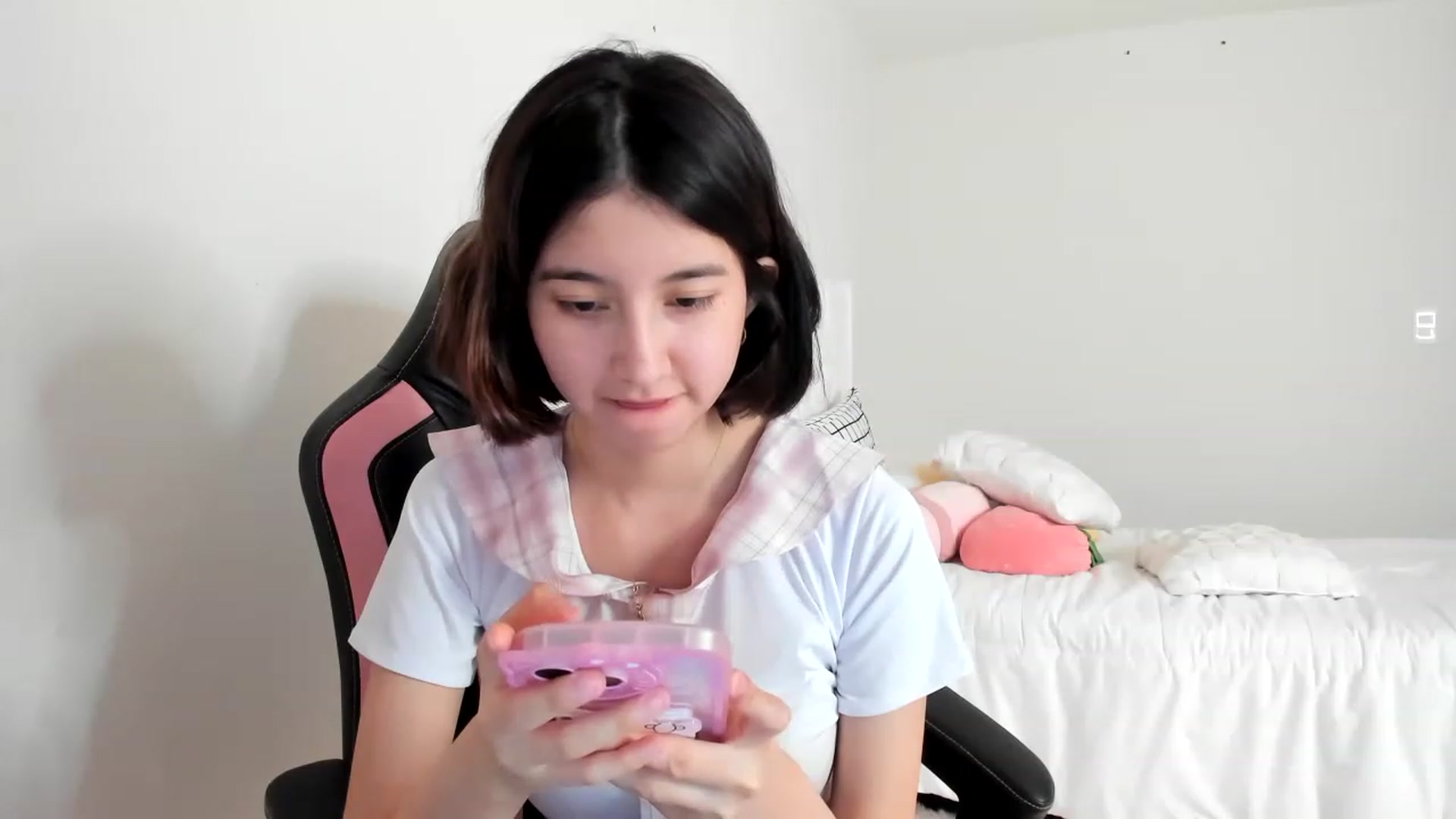 Gallery image thumbnail from Cherrycute666's myfreecams stream on, 03/04/2023, 14:14 image 20 of 20