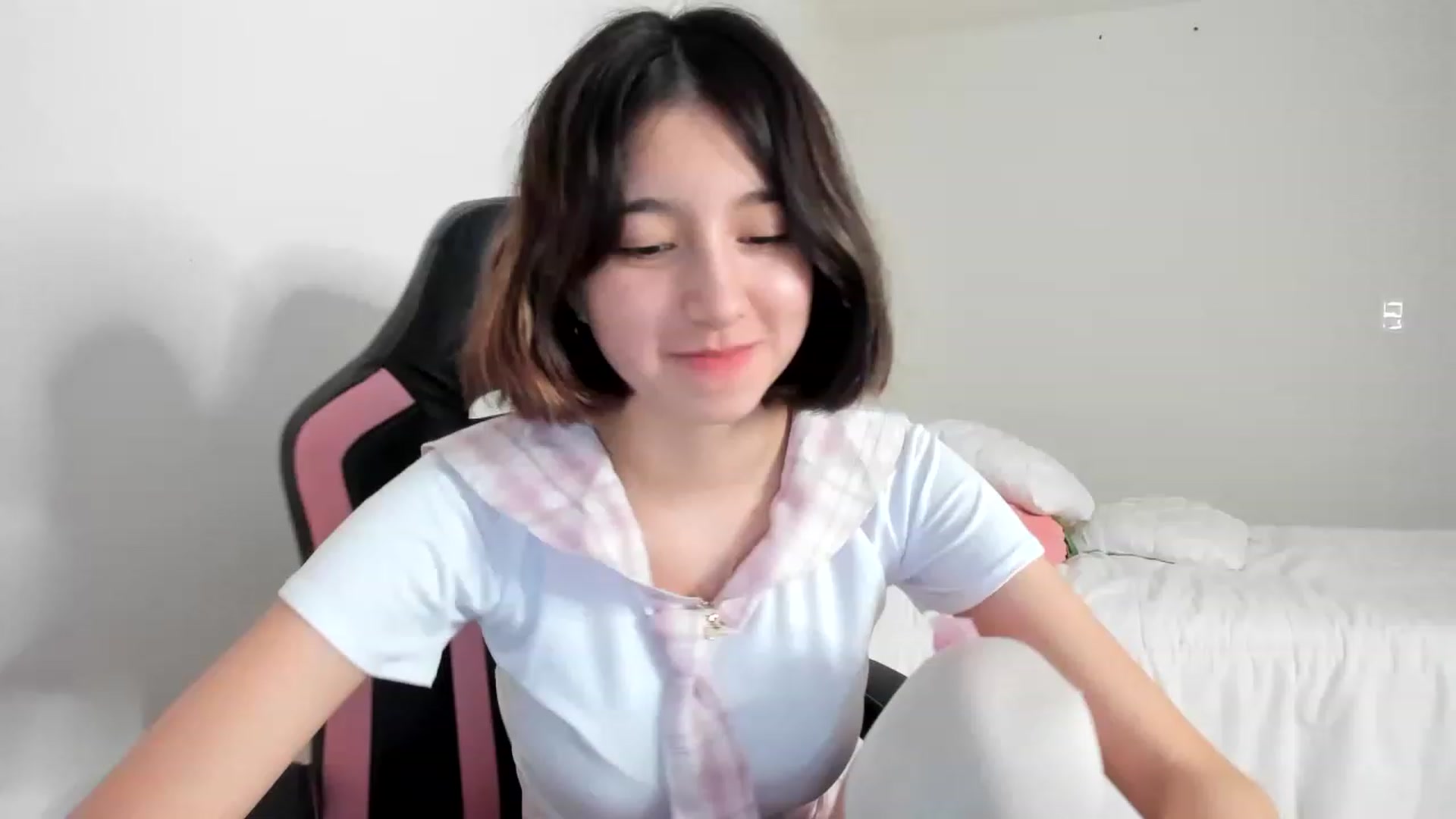 Gallery image thumbnail from Cherrycute666's myfreecams stream on, 03/04/2023, 14:14 image 3 of 20