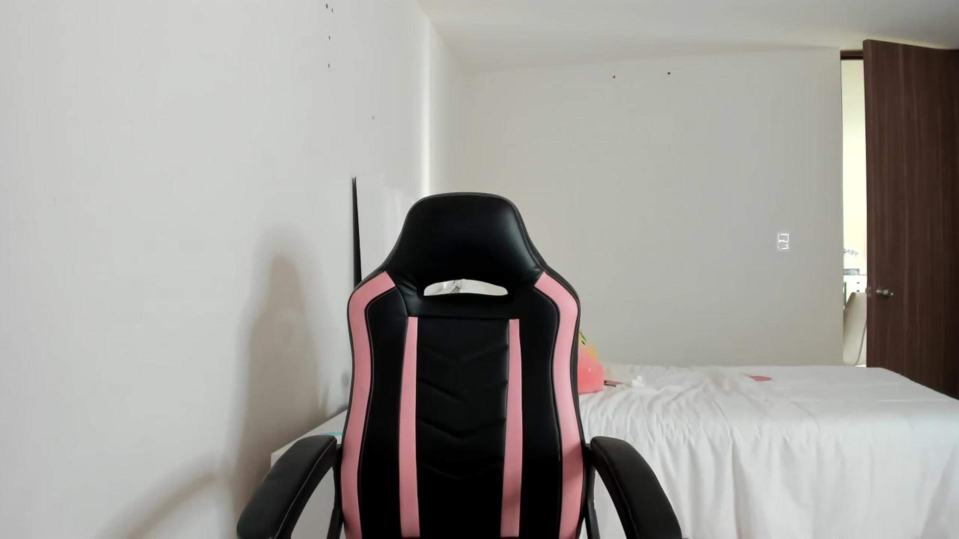Gallery image thumbnail from Cherrycute666's myfreecams stream on, 03/05/2023, 24:15 image 11 of 20