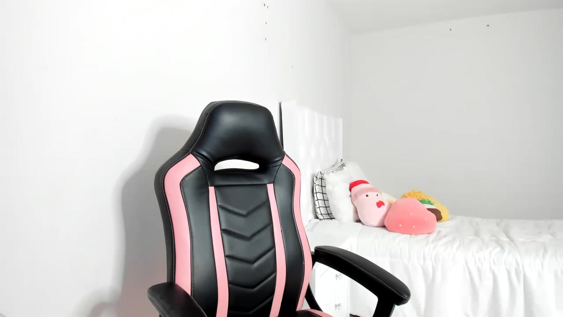 Gallery image thumbnail from Cherrycute666's myfreecams stream on, 03/05/2023, 06:36 image 15 of 20