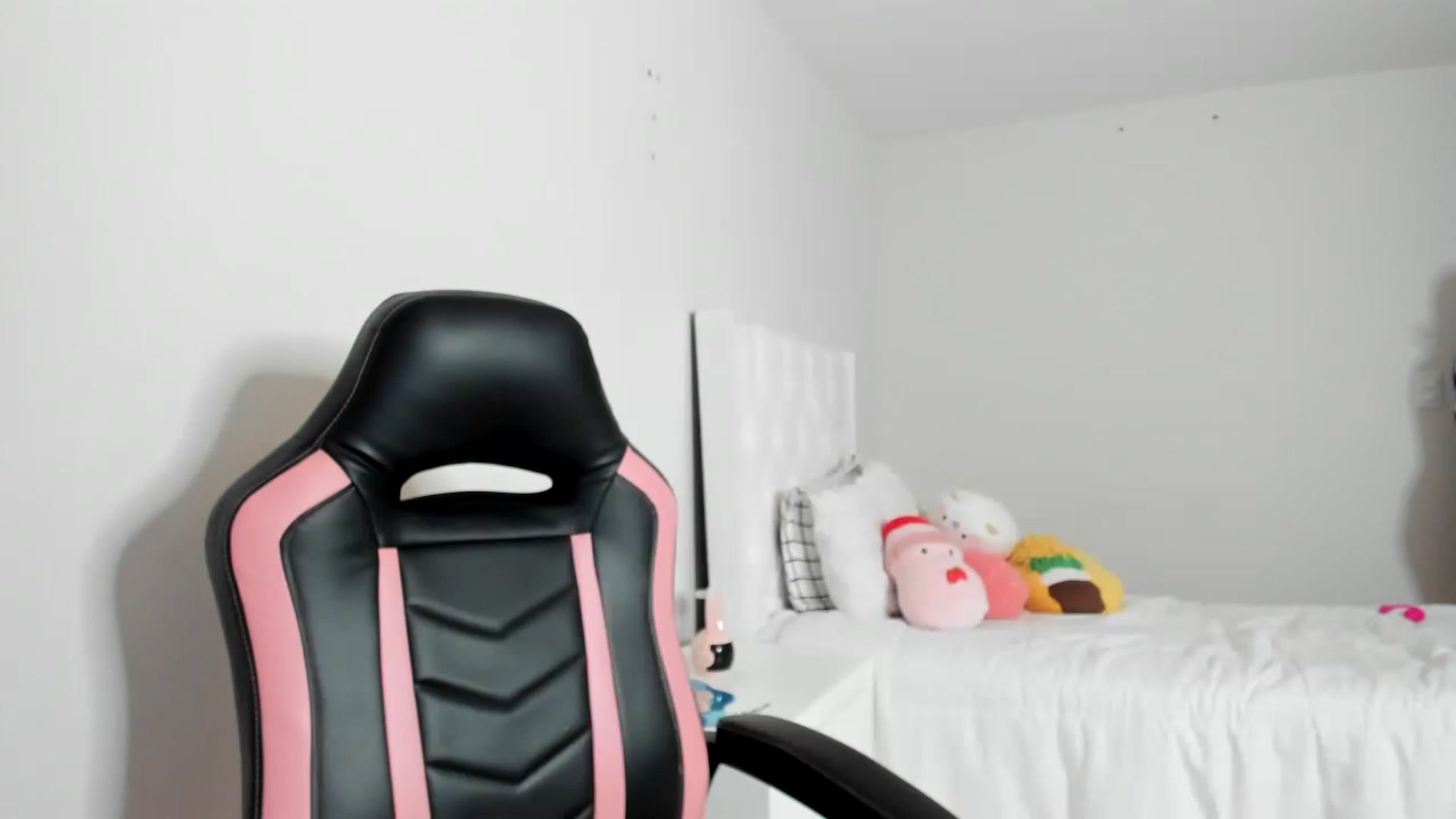 Gallery image thumbnail from Cherrycute666's myfreecams stream on, 03/05/2023, 10:55 image 6 of 20