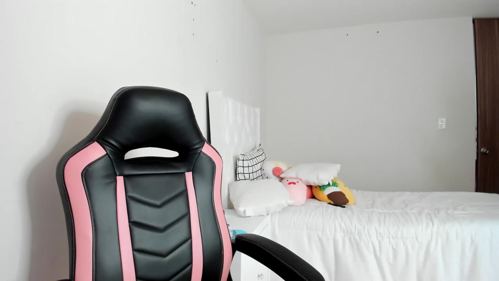 Gallery image thumbnail from Cherrycute666's myfreecams stream on, 03/05/2023, 17:12 image 6 of 20