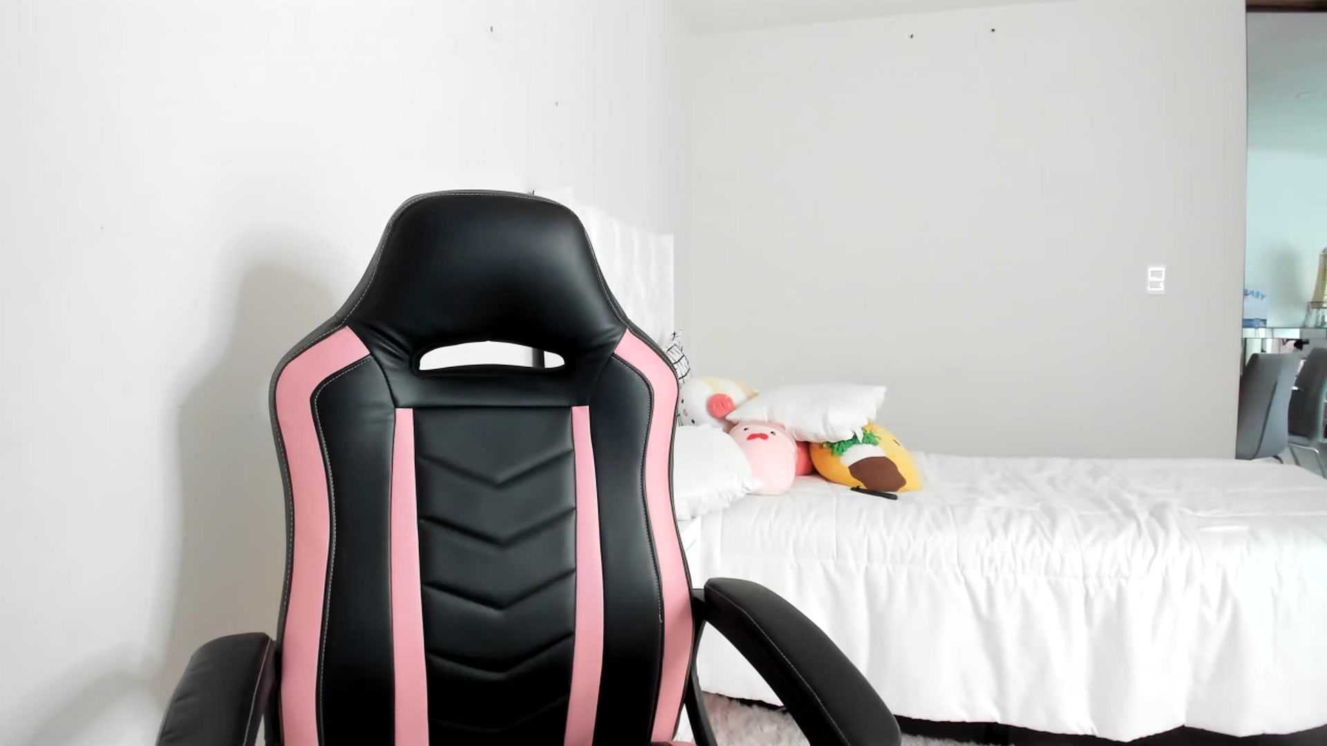 Gallery image thumbnail from Cherrycute666's myfreecams stream on, 03/05/2023, 17:12 image 14 of 20