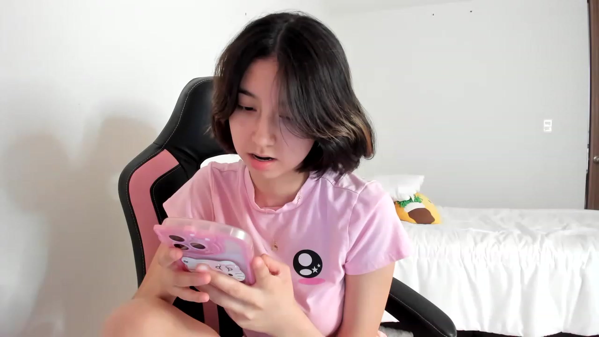 Gallery image thumbnail from Cherrycute666's myfreecams stream on, 03/05/2023, 17:52 image 11 of 20
