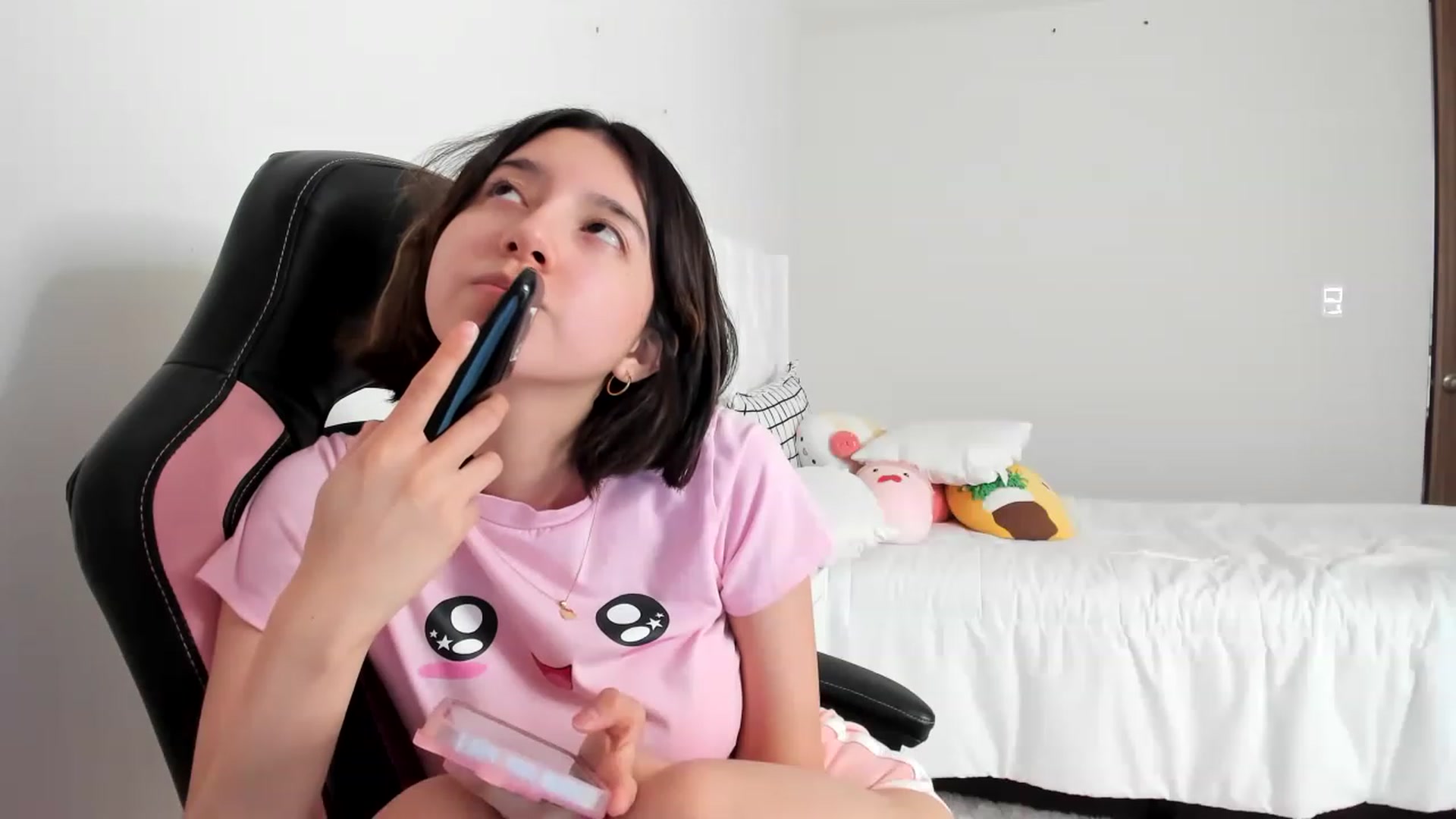 Gallery image thumbnail from Cherrycute666's myfreecams stream on, 03/05/2023, 17:52 image 17 of 20