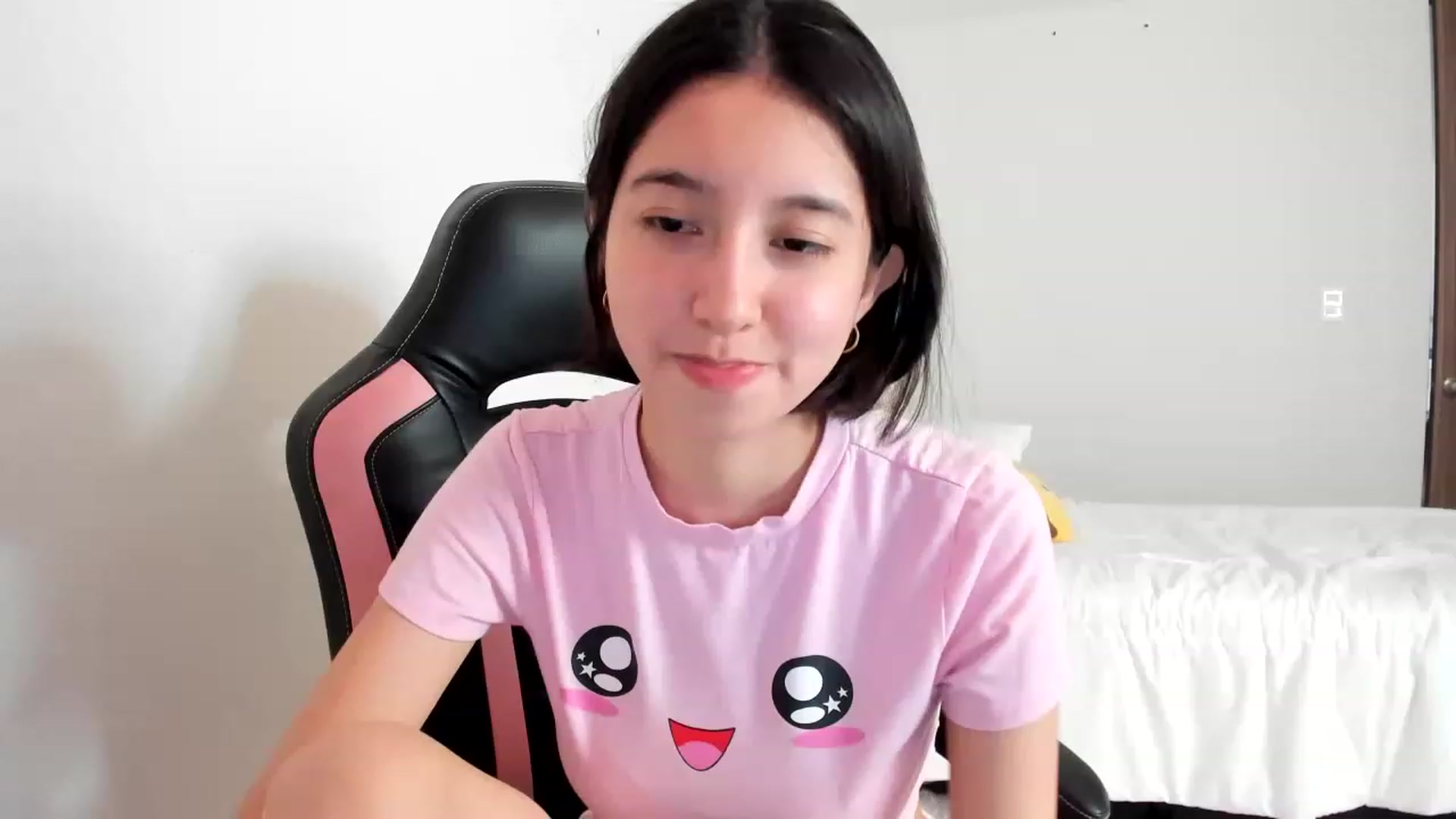 Gallery image thumbnail from Cherrycute666's myfreecams stream on, 03/05/2023, 17:52 image 8 of 20