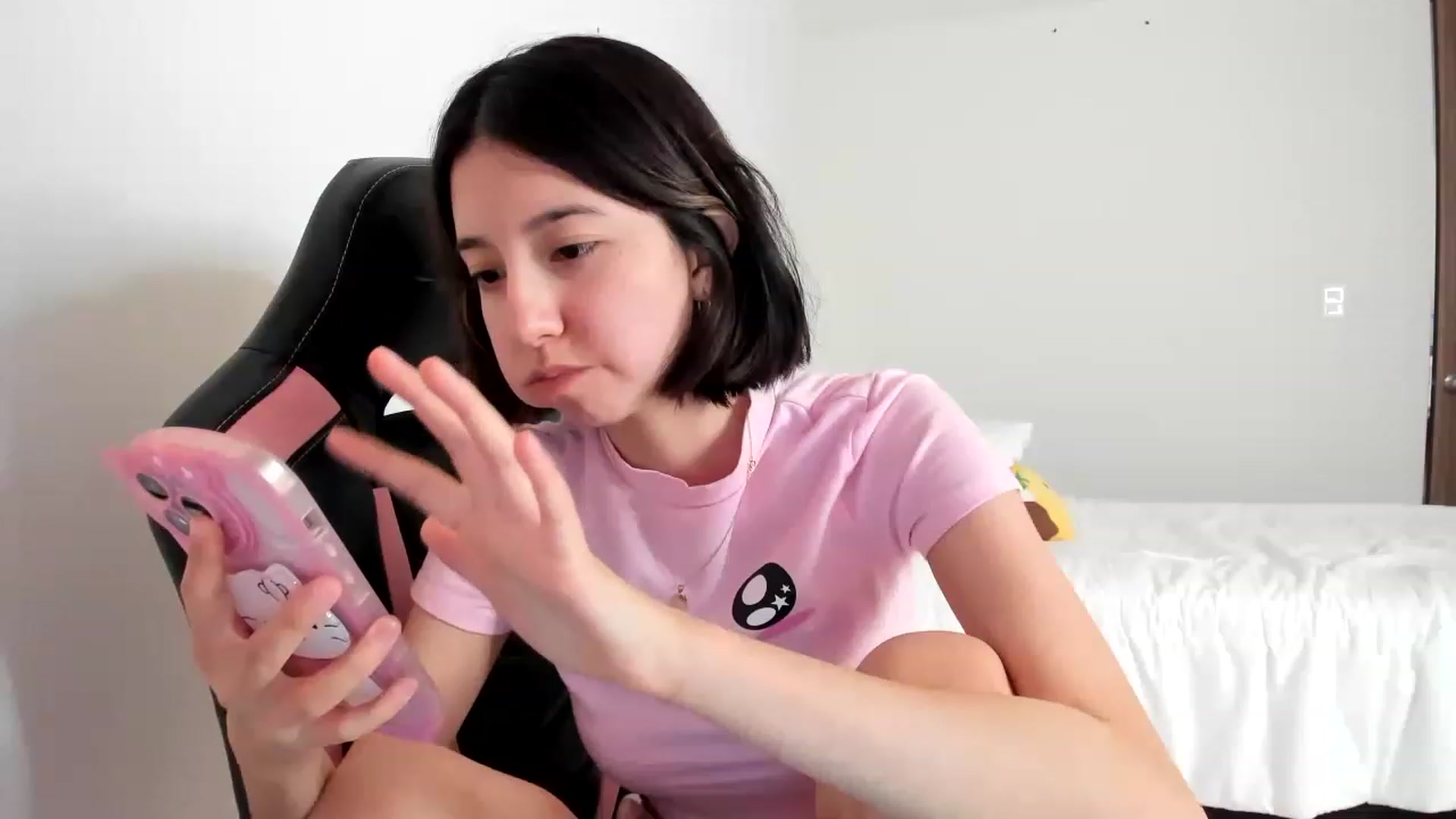 Gallery image thumbnail from Cherrycute666's myfreecams stream on, 03/05/2023, 17:52 image 16 of 20