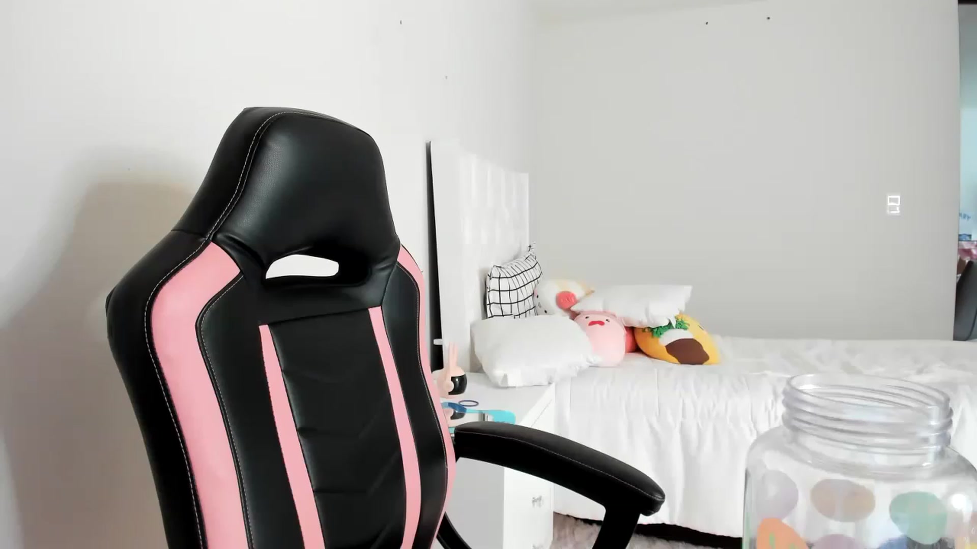 Gallery image thumbnail from Cherrycute666's myfreecams stream on, 03/05/2023, 17:52 image 6 of 20