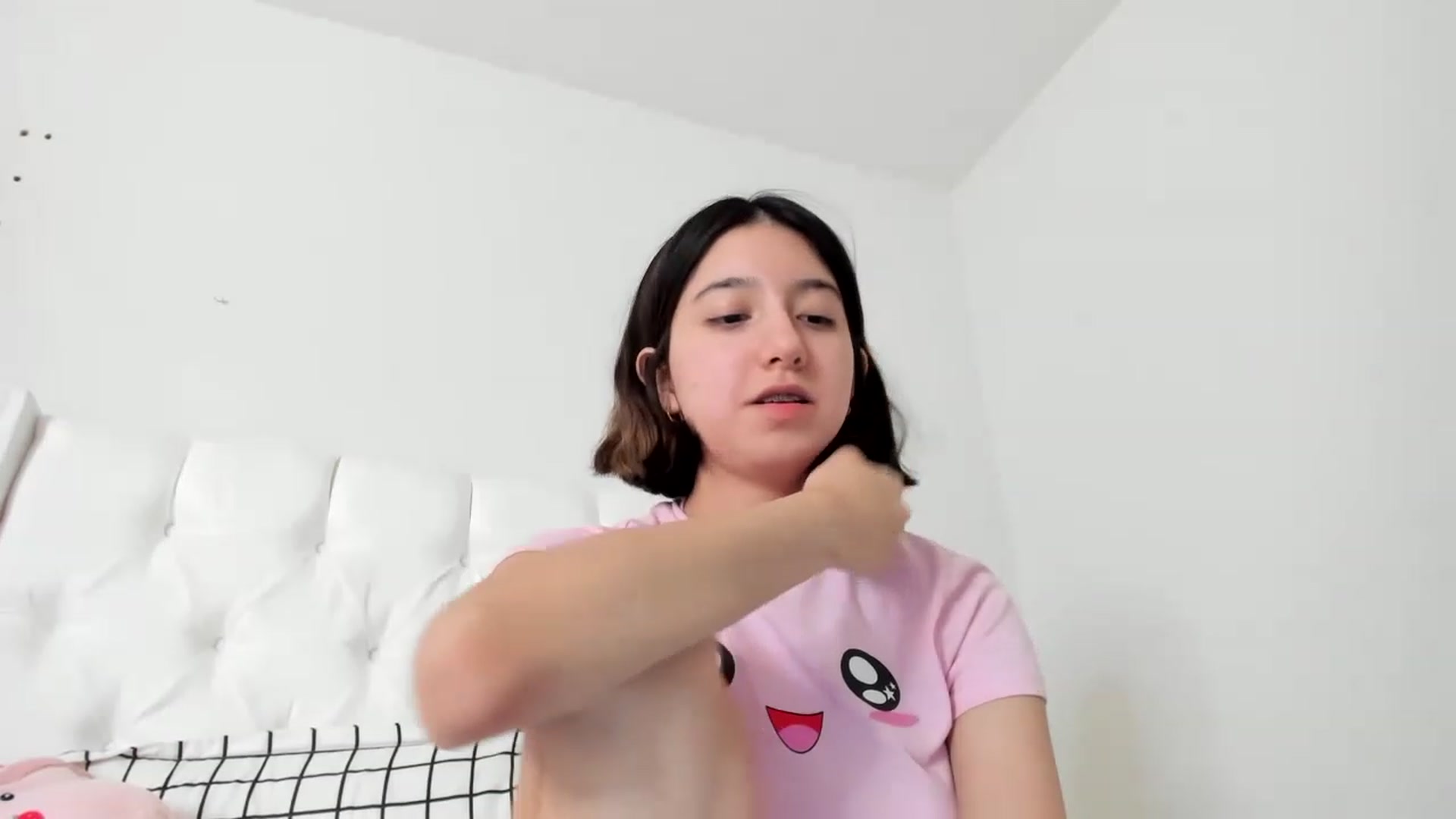 Gallery image thumbnail from Cherrycute666's myfreecams stream on, 03/05/2023, 20:17 image 18 of 20