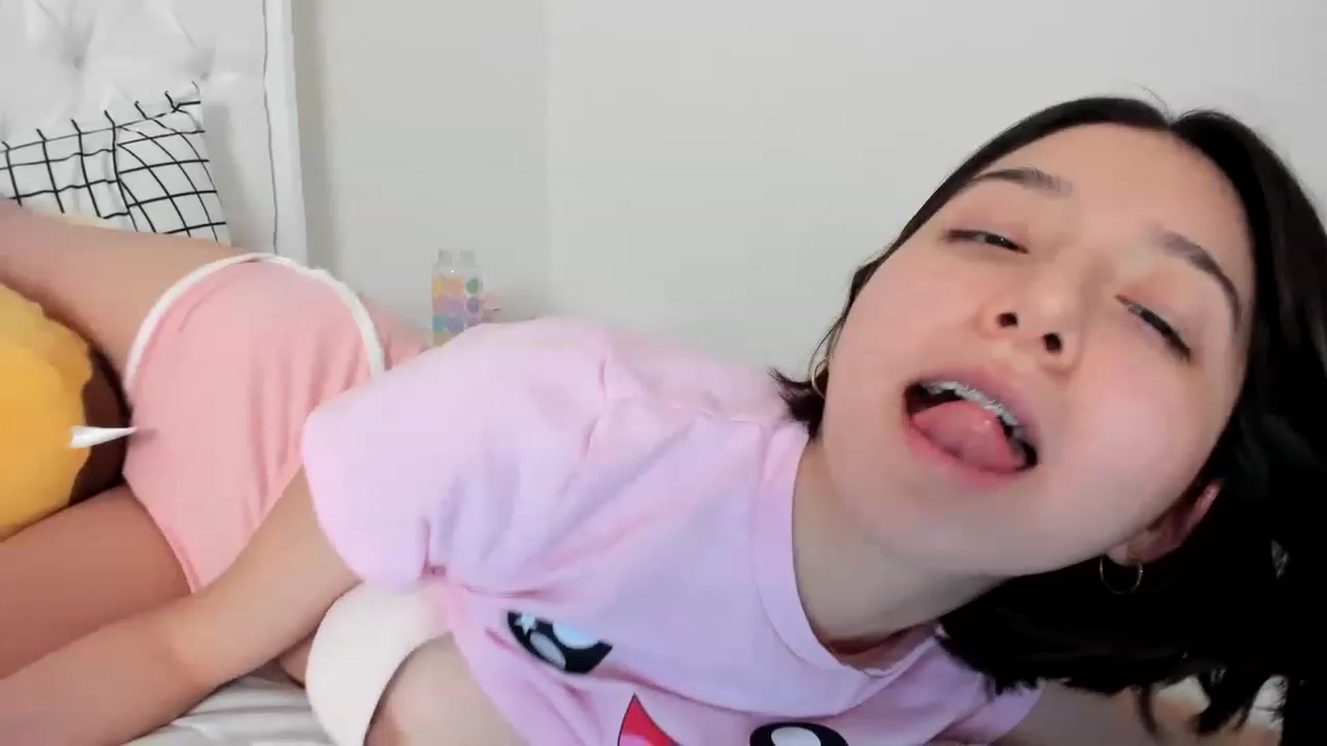 Gallery image thumbnail from Cherrycute666's myfreecams stream on, 03/05/2023, 20:17 image 4 of 20
