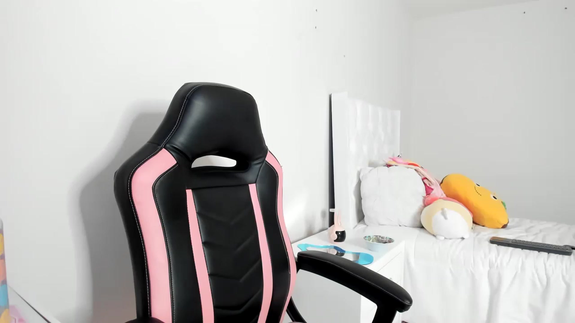 Gallery image thumbnail from Cherrycute666's myfreecams stream on, 03/06/2023, 02:31 image 15 of 20