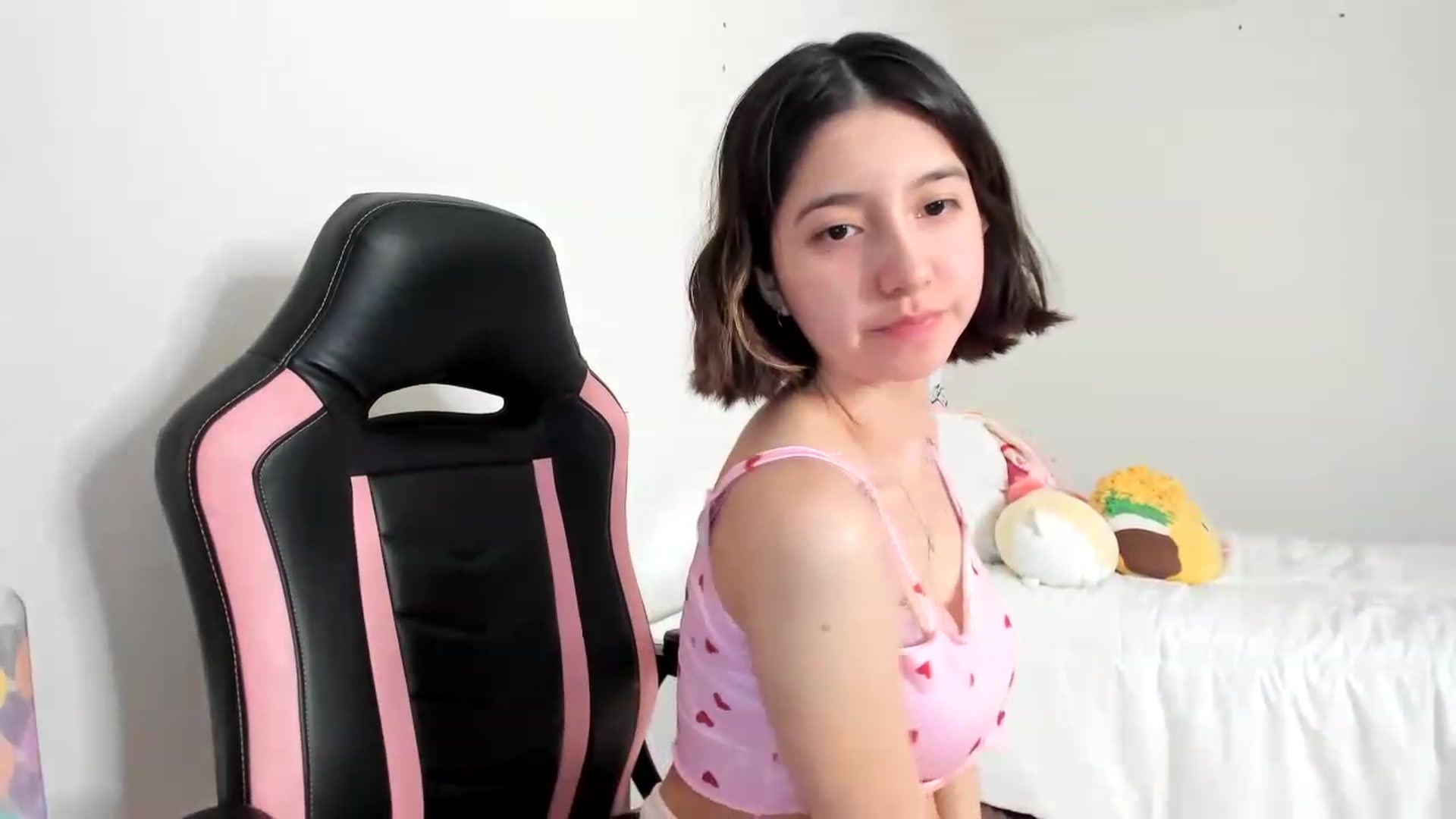 Gallery image thumbnail from Cherrycute666's myfreecams stream on, 03/06/2023, 10:29 image 7 of 20