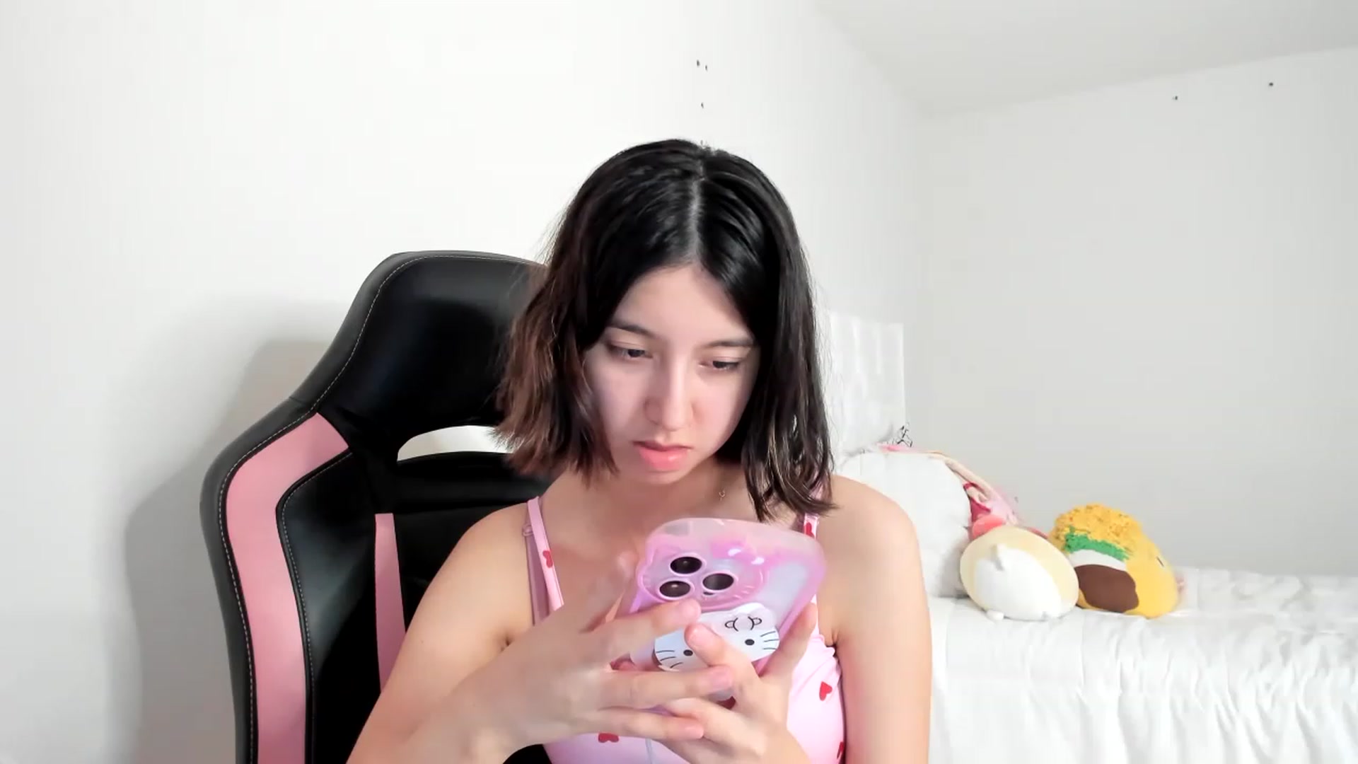 Gallery image thumbnail from Cherrycute666's myfreecams stream on, 03/06/2023, 10:29 image 3 of 20