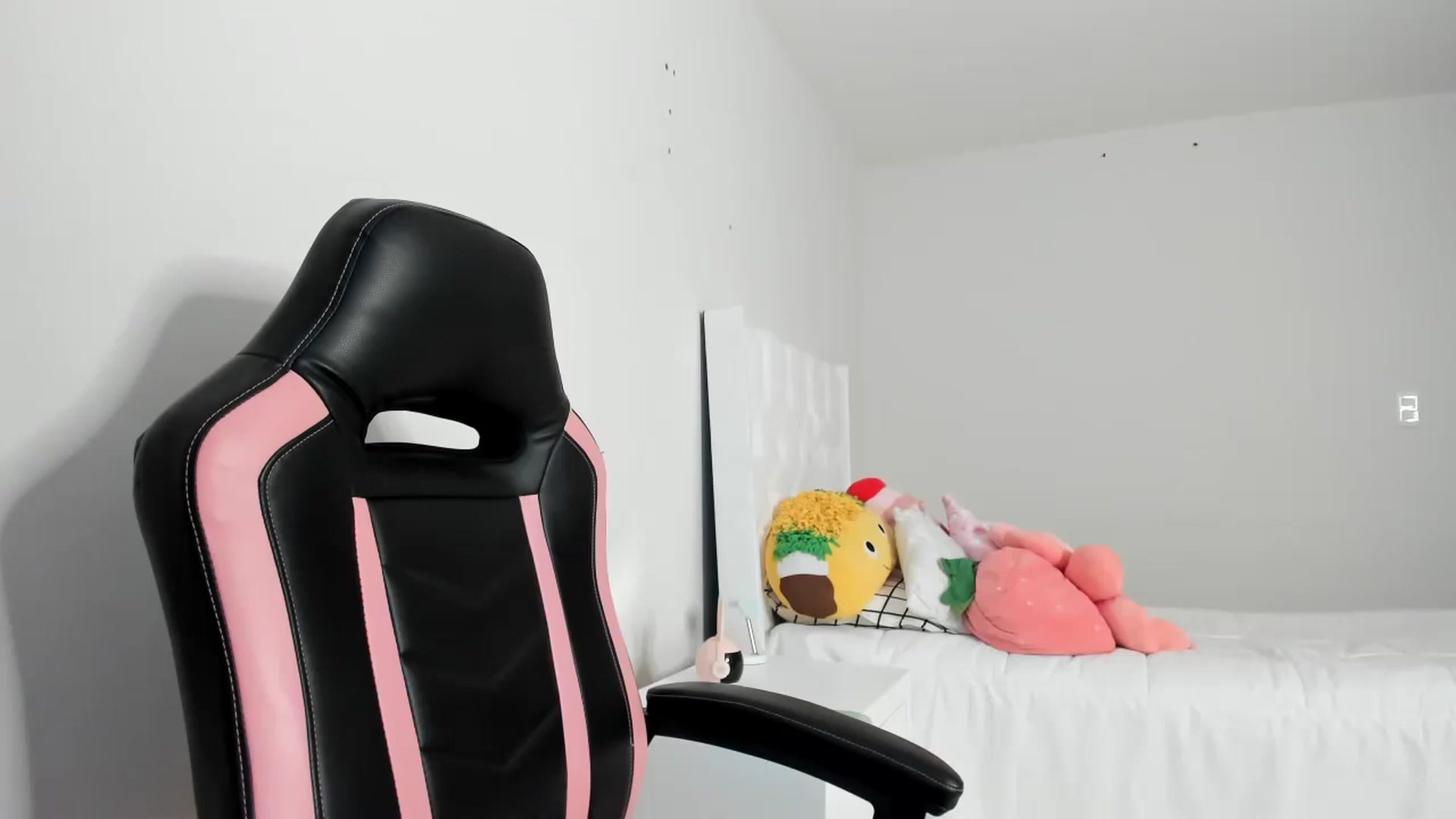 Gallery image thumbnail from Cherrycute666's myfreecams stream on, 03/07/2023, 05:43 image 9 of 20