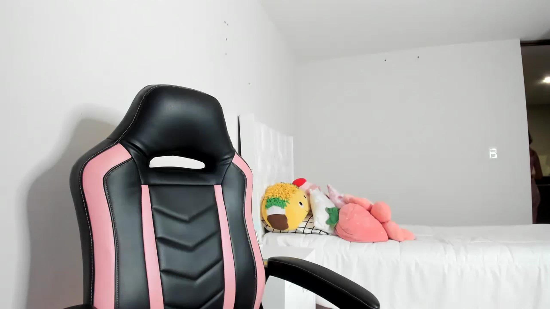 Gallery image thumbnail from Cherrycute666's myfreecams stream on, 03/07/2023, 05:43 image 16 of 20