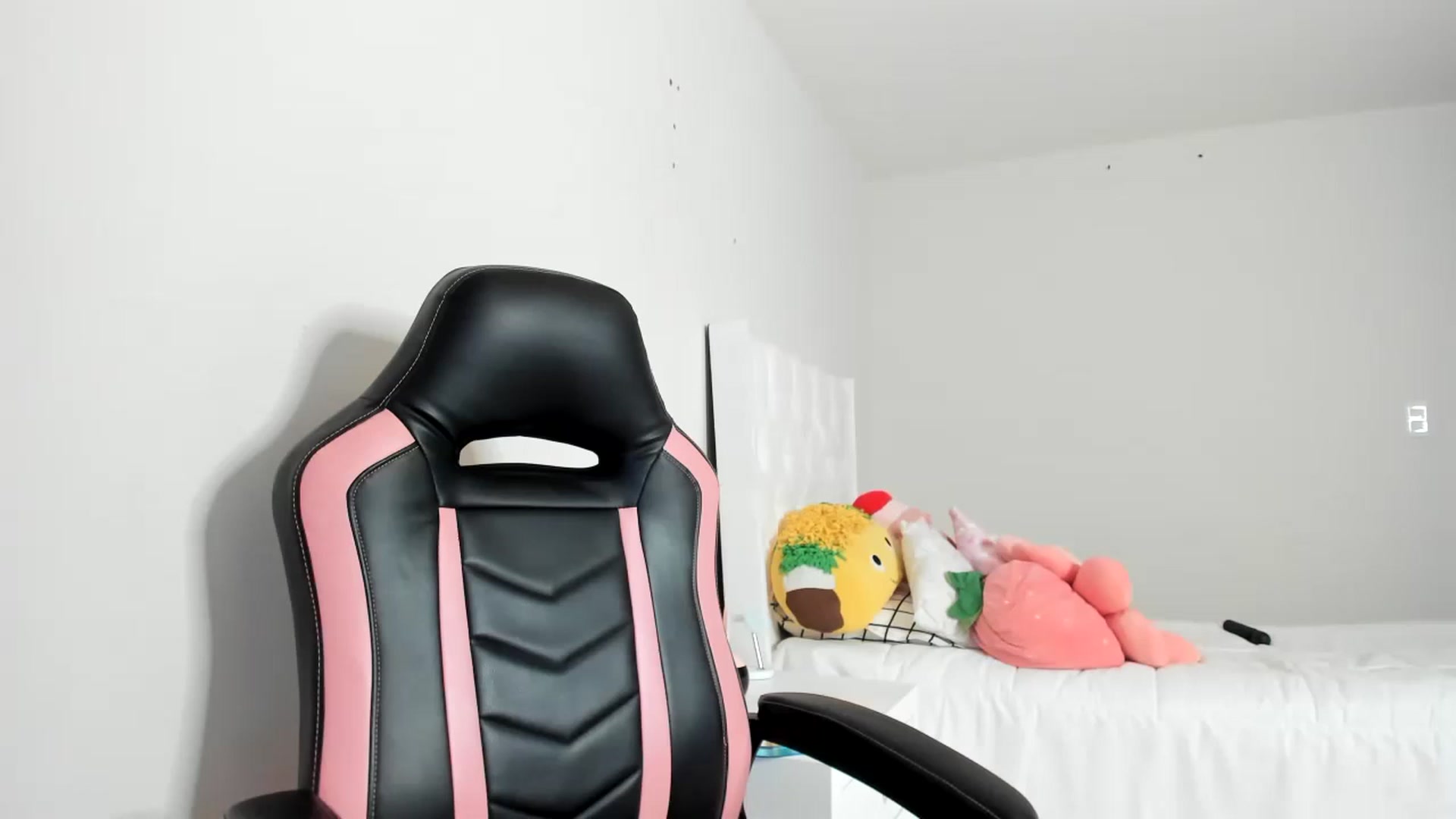 Gallery image thumbnail from Cherrycute666's myfreecams stream on, 03/07/2023, 05:43 image 2 of 20