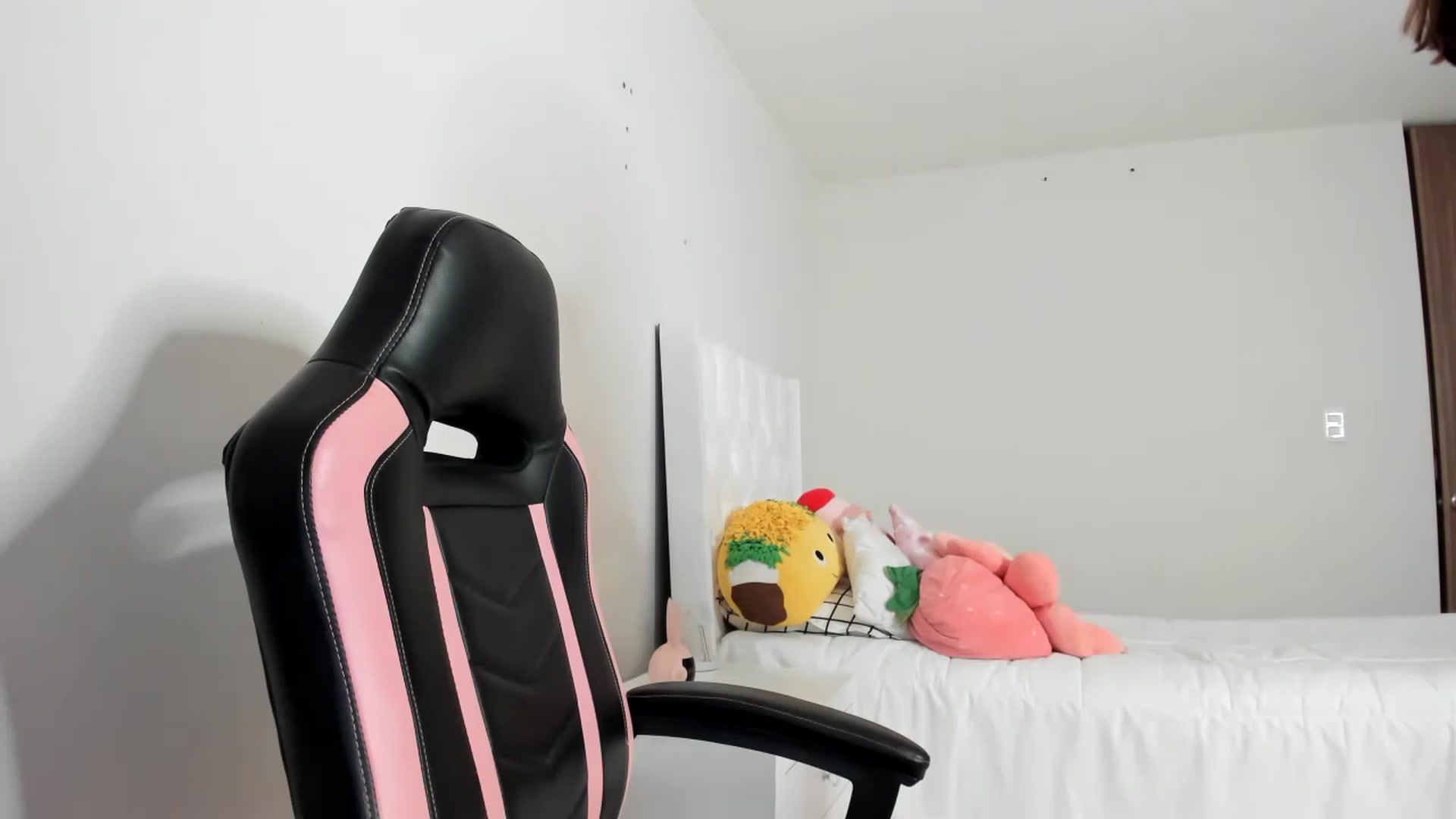 Gallery image thumbnail from Cherrycute666's myfreecams stream on, 03/07/2023, 09:31 image 2 of 20