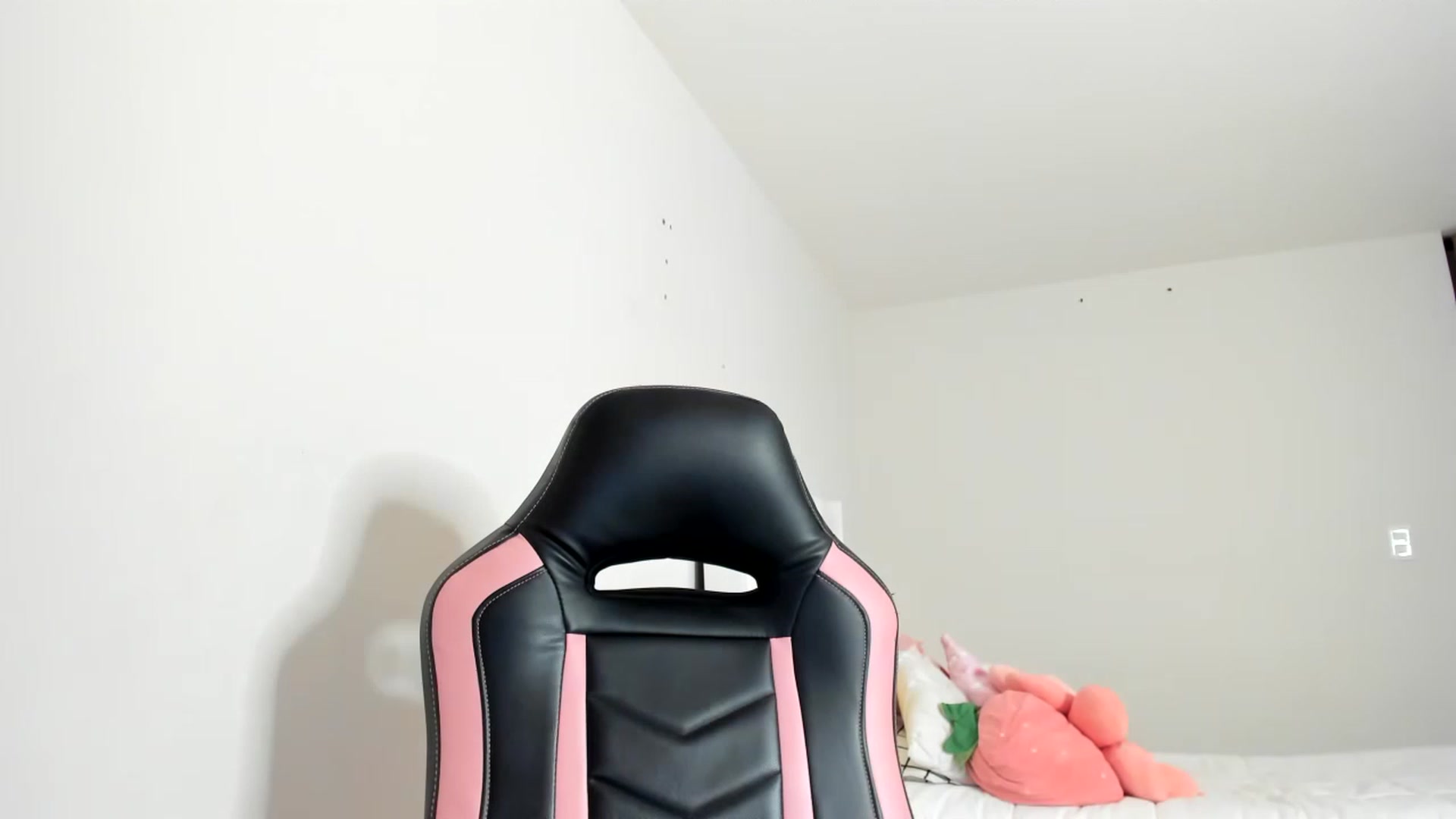 Gallery image thumbnail from Cherrycute666's myfreecams stream on, 03/07/2023, 09:31 image 18 of 20