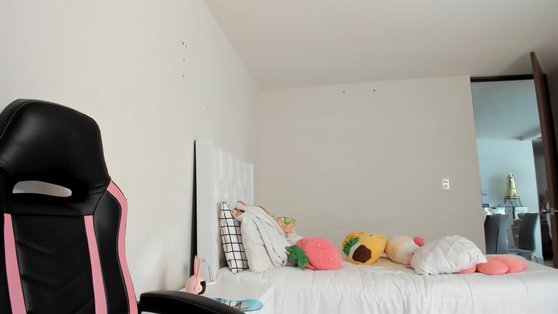 Gallery image thumbnail from Cherrycute666's myfreecams stream on, 03/07/2023, 17:51 image 10 of 20