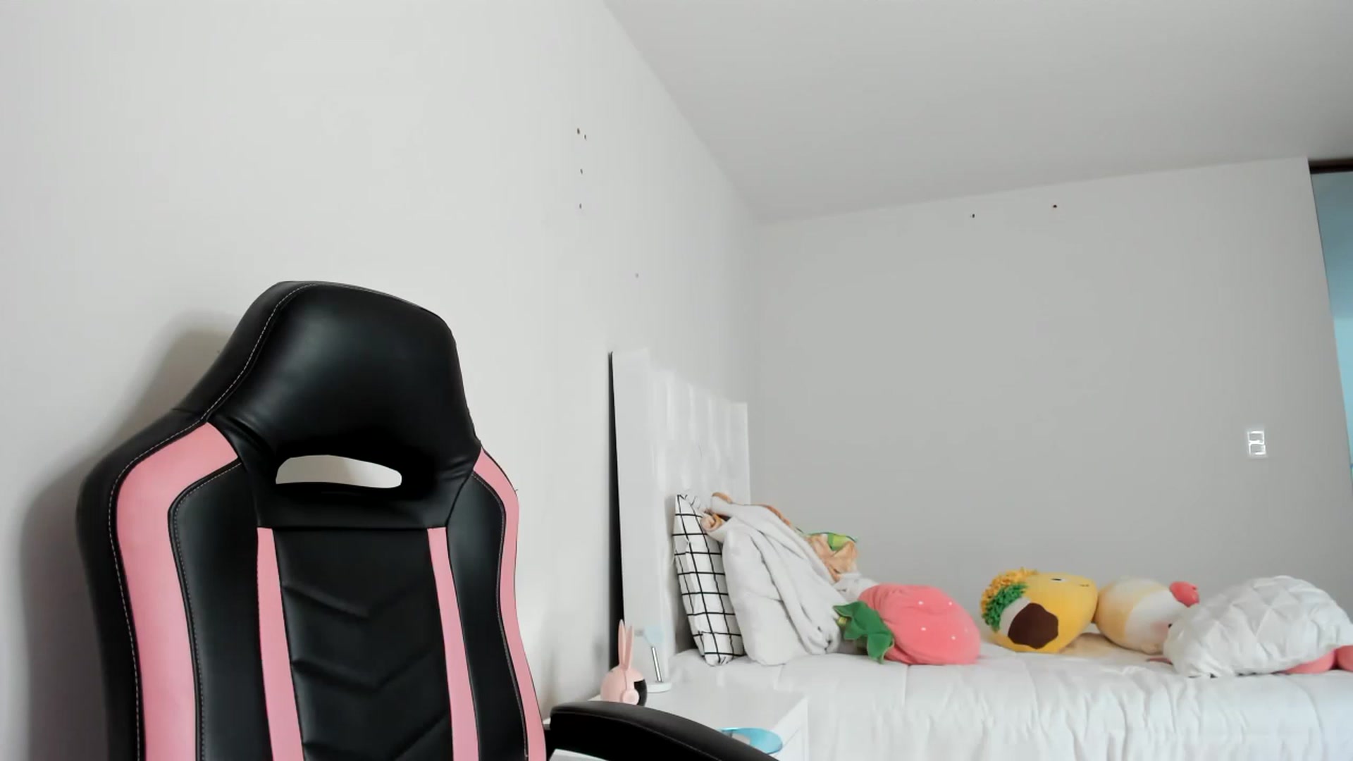 Gallery image thumbnail from Cherrycute666's myfreecams stream on, 03/07/2023, 17:51 image 14 of 20