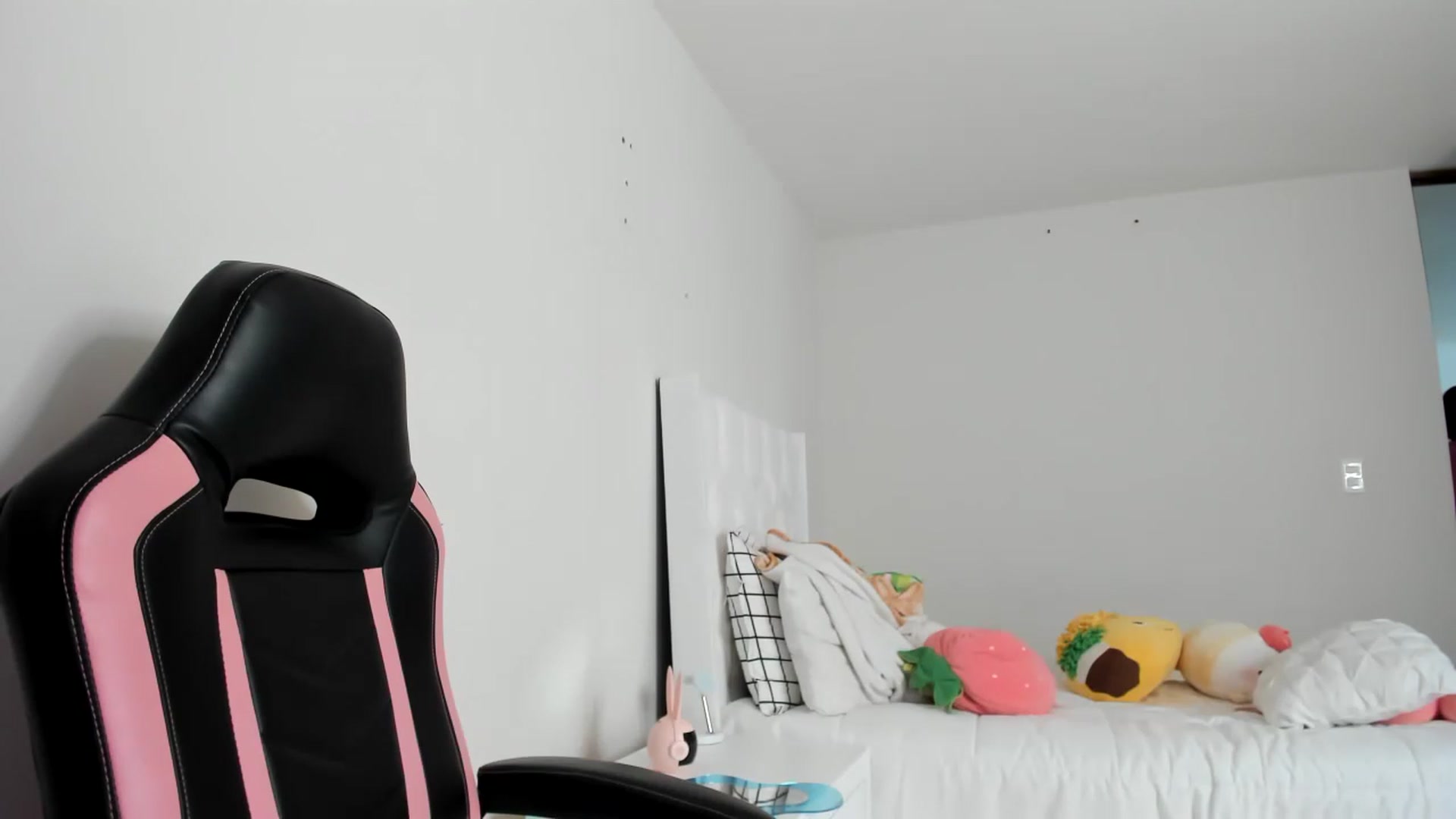 Gallery image thumbnail from Cherrycute666's myfreecams stream on, 03/07/2023, 17:51 image 16 of 20
