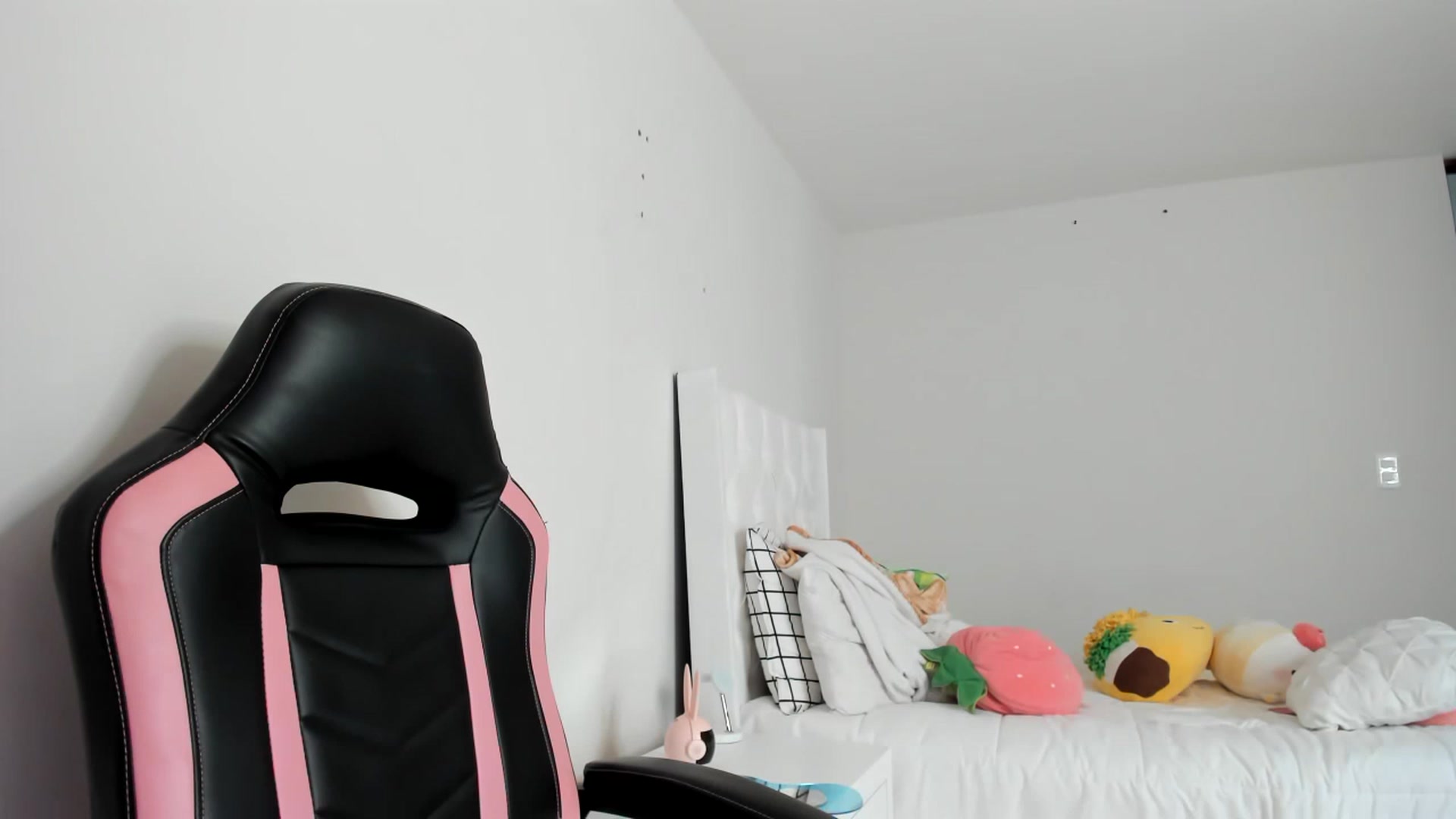 Gallery image thumbnail from Cherrycute666's myfreecams stream on, 03/07/2023, 17:51 image 12 of 20