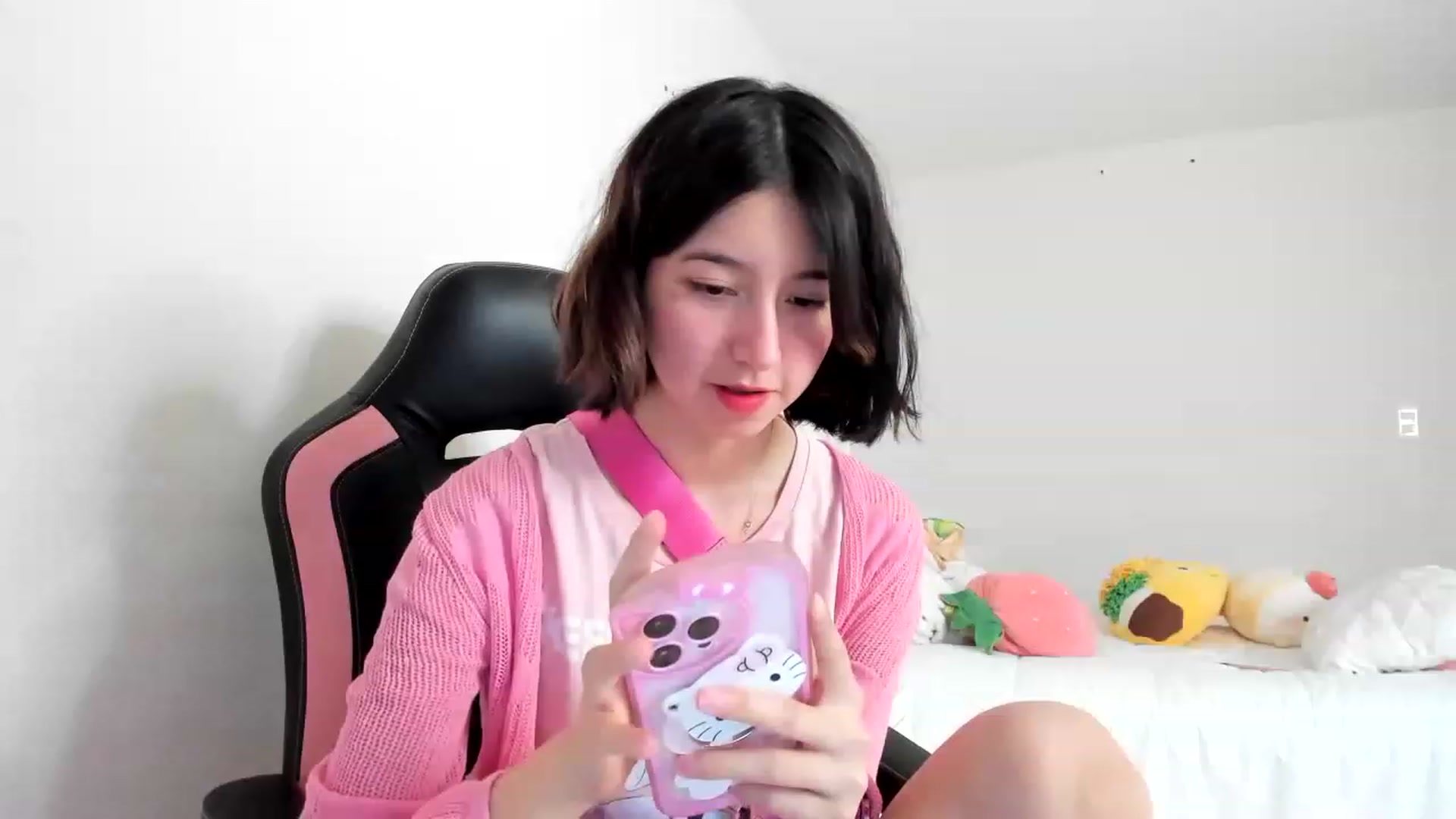 Gallery image thumbnail from Cherrycute666's myfreecams stream on, 03/07/2023, 19:04 image 15 of 20