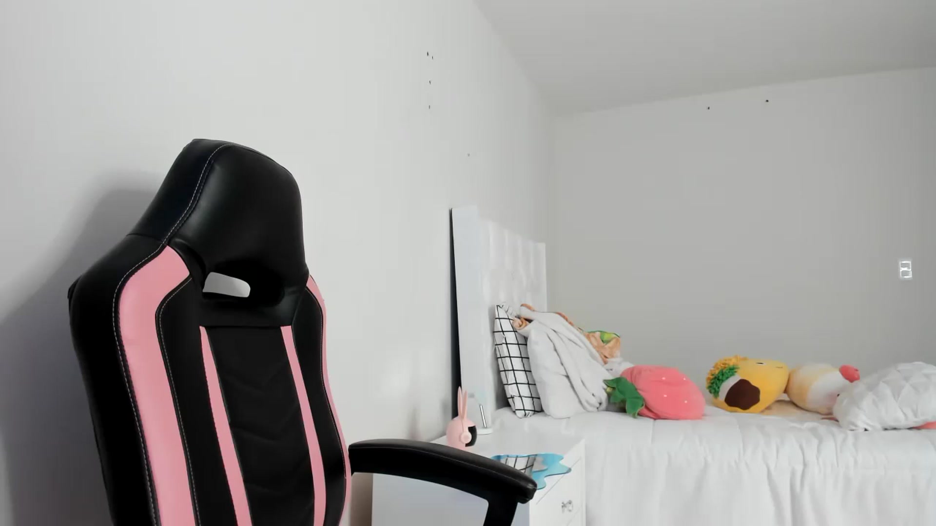 Gallery image thumbnail from Cherrycute666's myfreecams stream on, 03/07/2023, 19:04 image 5 of 20
