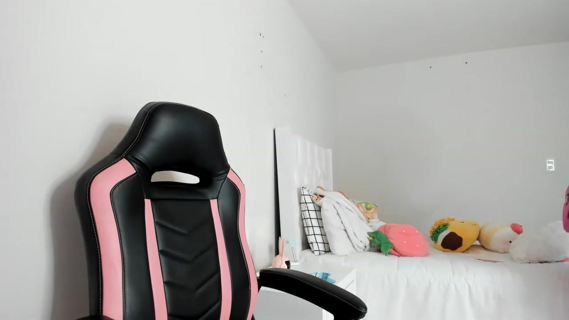 Gallery image thumbnail from Cherrycute666's myfreecams stream on, 03/07/2023, 19:04 image 13 of 20