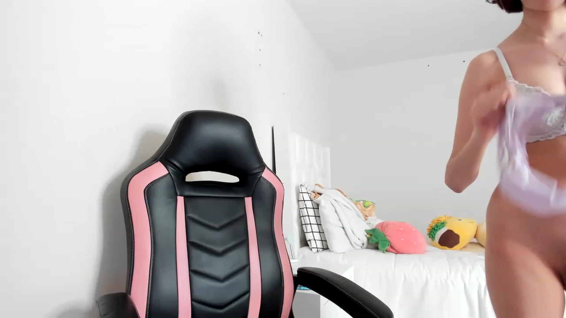 Gallery image thumbnail from Cherrycute666's myfreecams stream on, 03/07/2023, 19:04 image 1 of 20