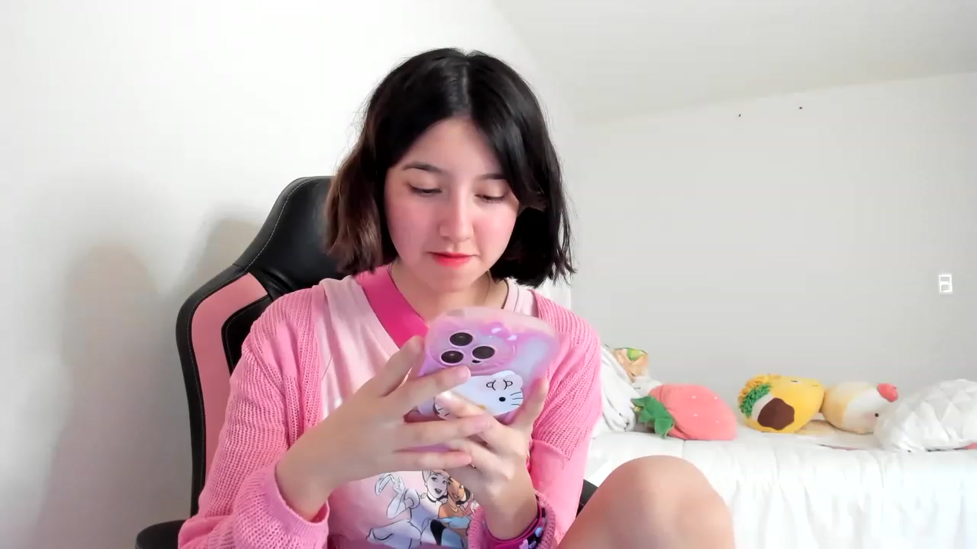 Gallery image thumbnail from Cherrycute666's myfreecams stream on, 03/07/2023, 19:04 image 14 of 20