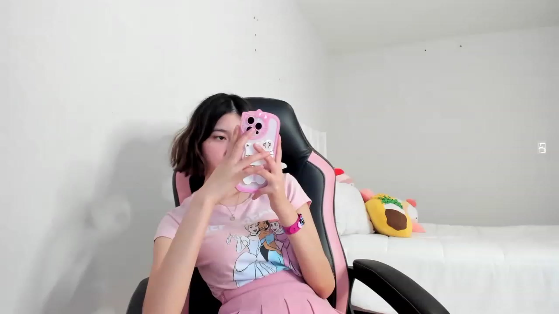 Gallery image thumbnail from Cherrycute666's myfreecams stream on, 03/08/2023, 01:38 image 16 of 20