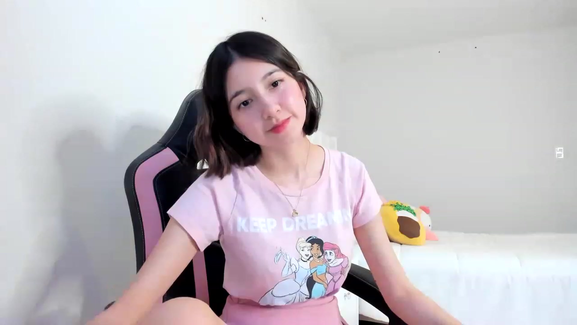 Gallery image thumbnail from Cherrycute666's myfreecams stream on, 03/08/2023, 01:38 image 4 of 20