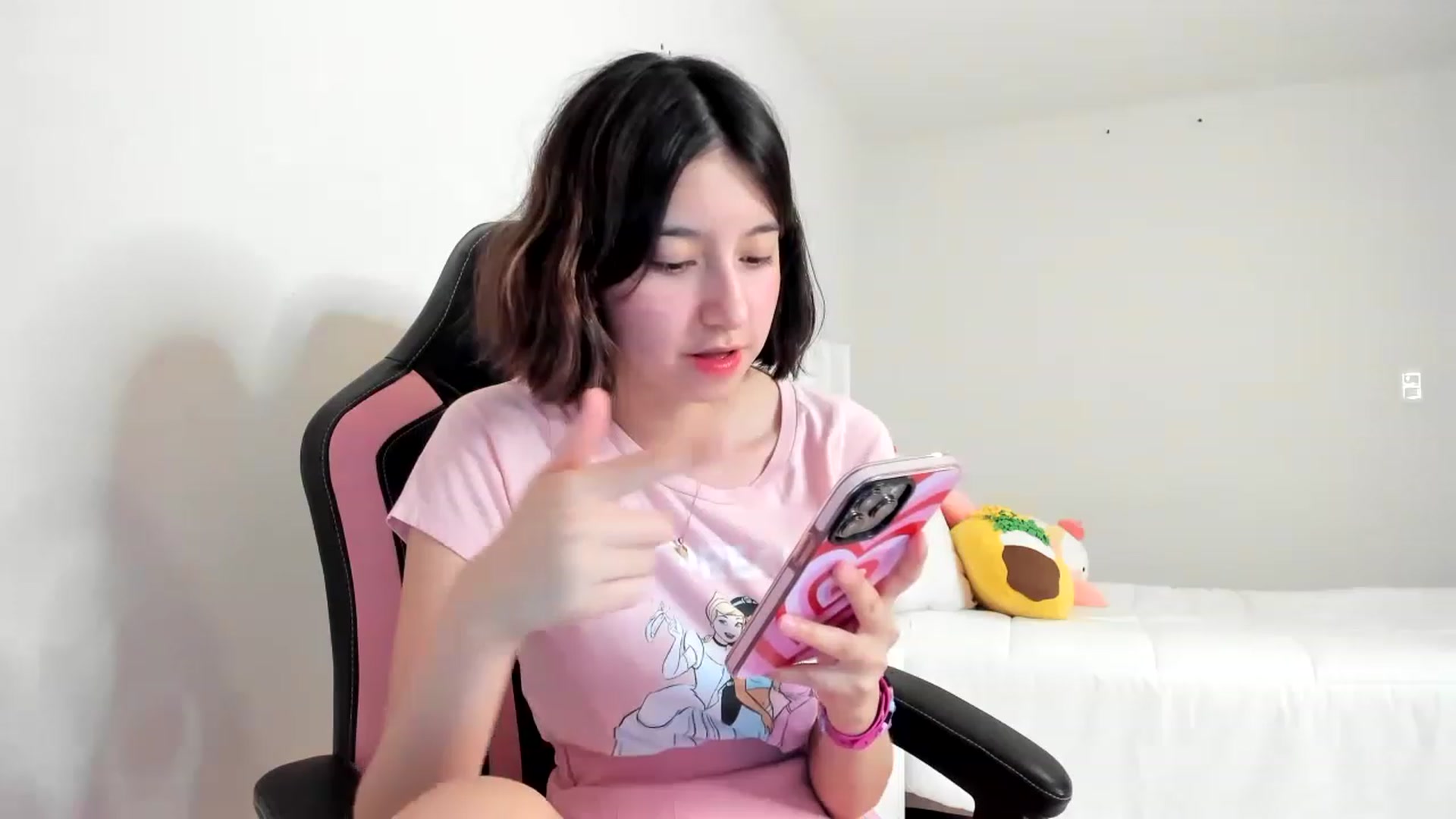 Gallery image thumbnail from Cherrycute666's myfreecams stream on, 03/08/2023, 01:38 image 7 of 20