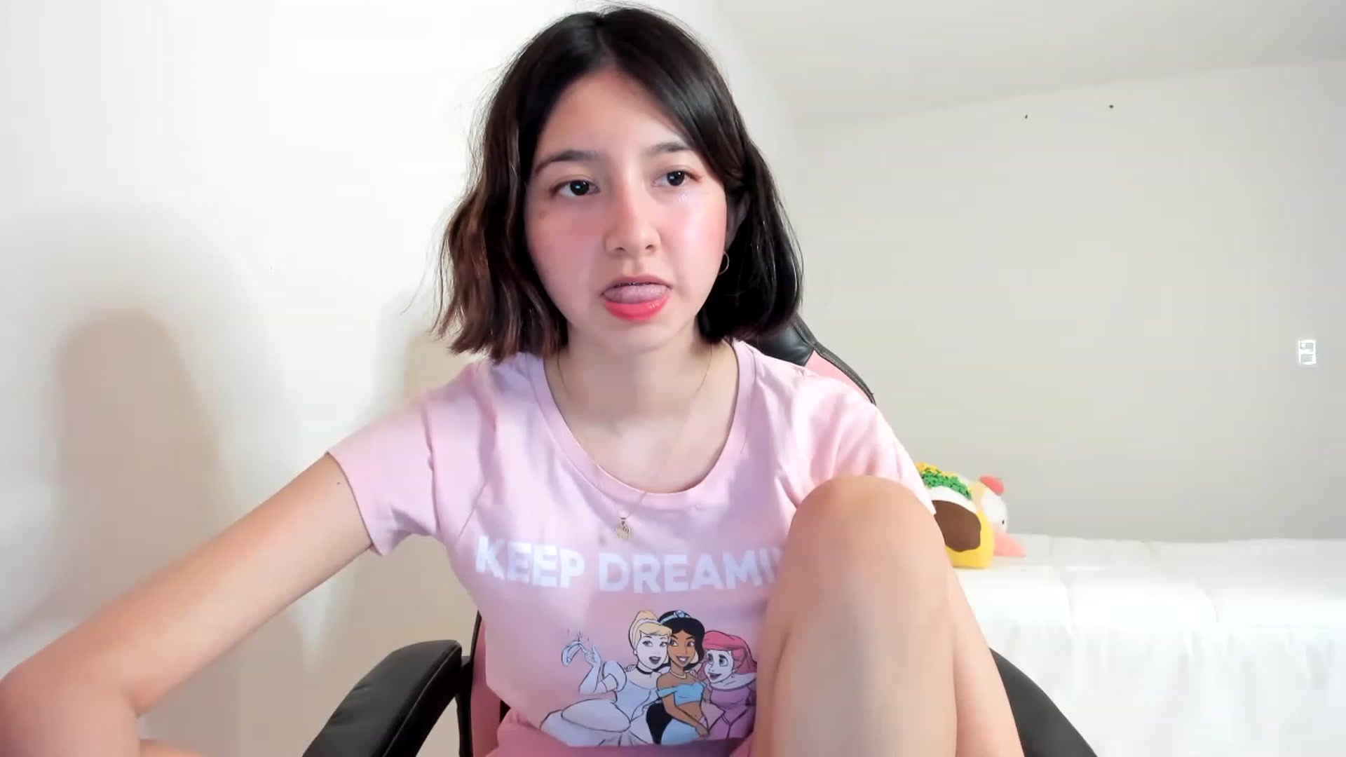 Gallery image thumbnail from Cherrycute666's myfreecams stream on, 03/08/2023, 01:38 image 12 of 20
