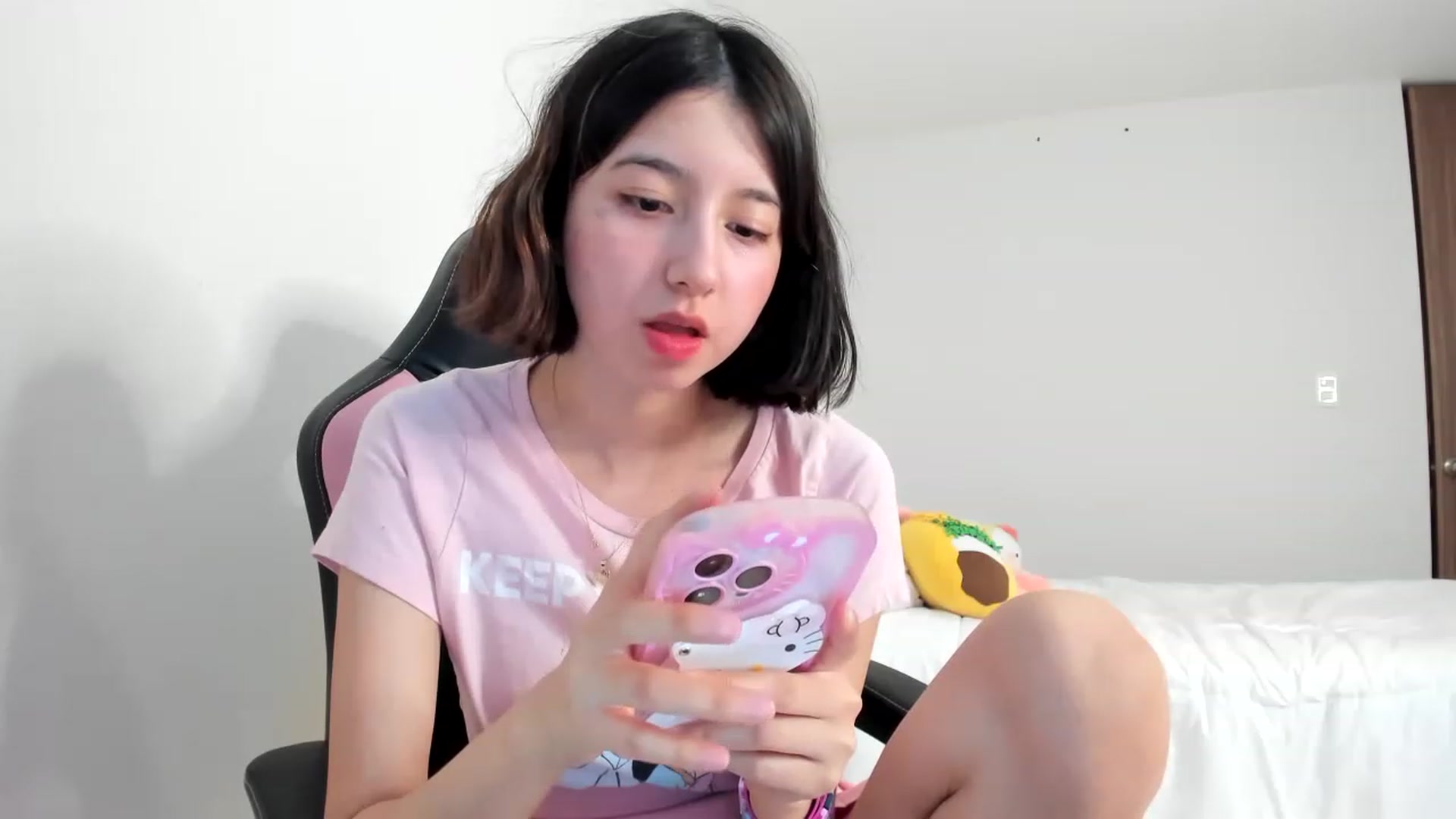 Gallery image thumbnail from Cherrycute666's myfreecams stream on, 03/08/2023, 04:29 image 5 of 20